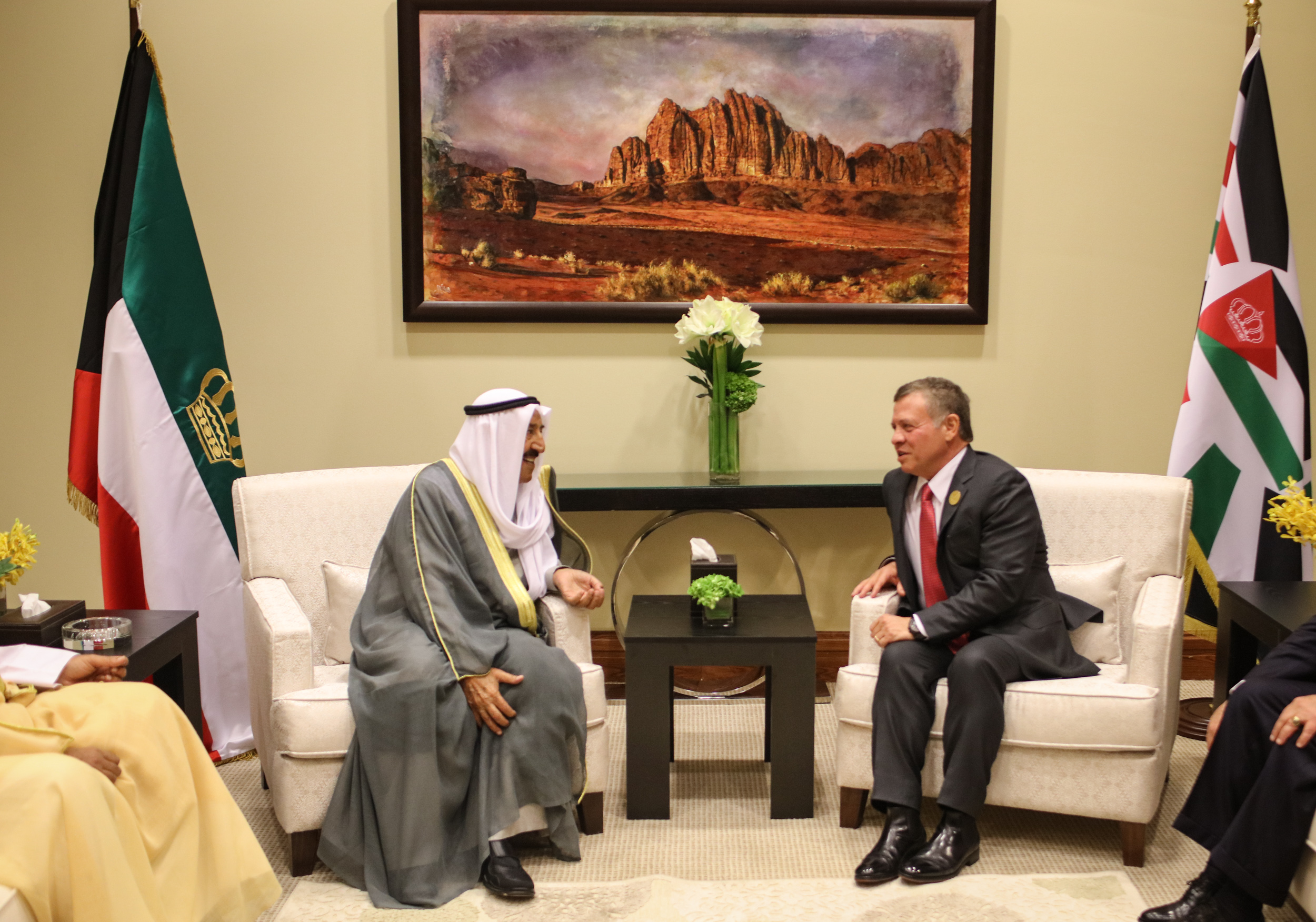 King meets amir of Kuwait, Oman