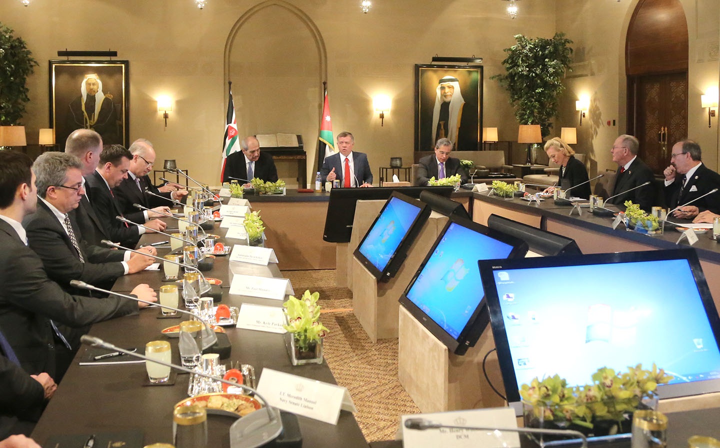 King meets US congressional delegation