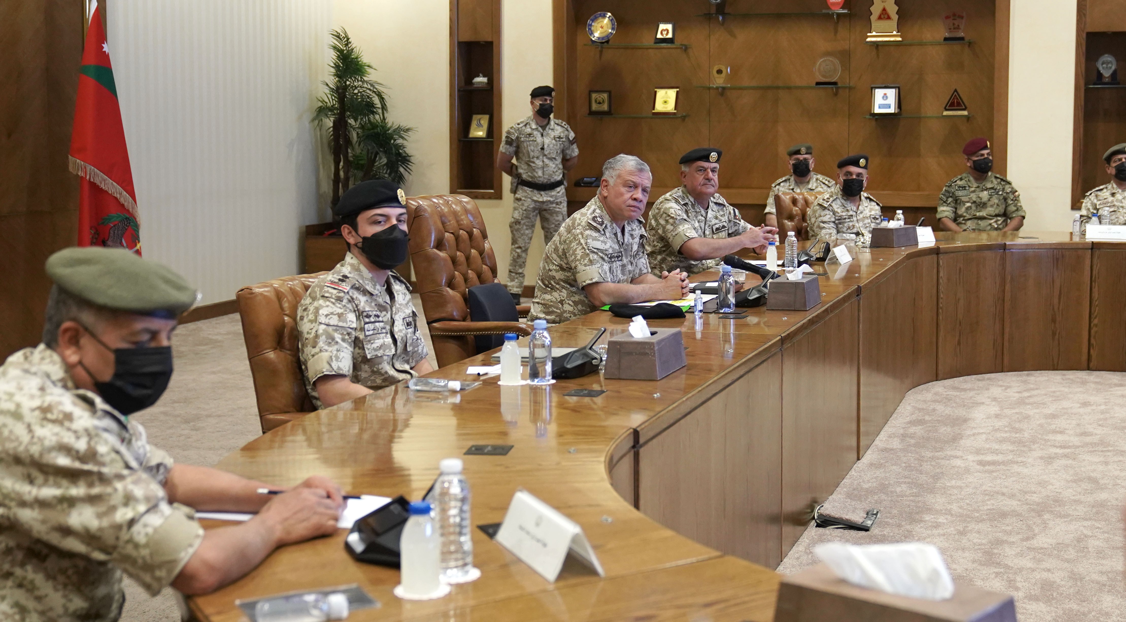 الملك يزور القيادة العامة للقوات المسلحة