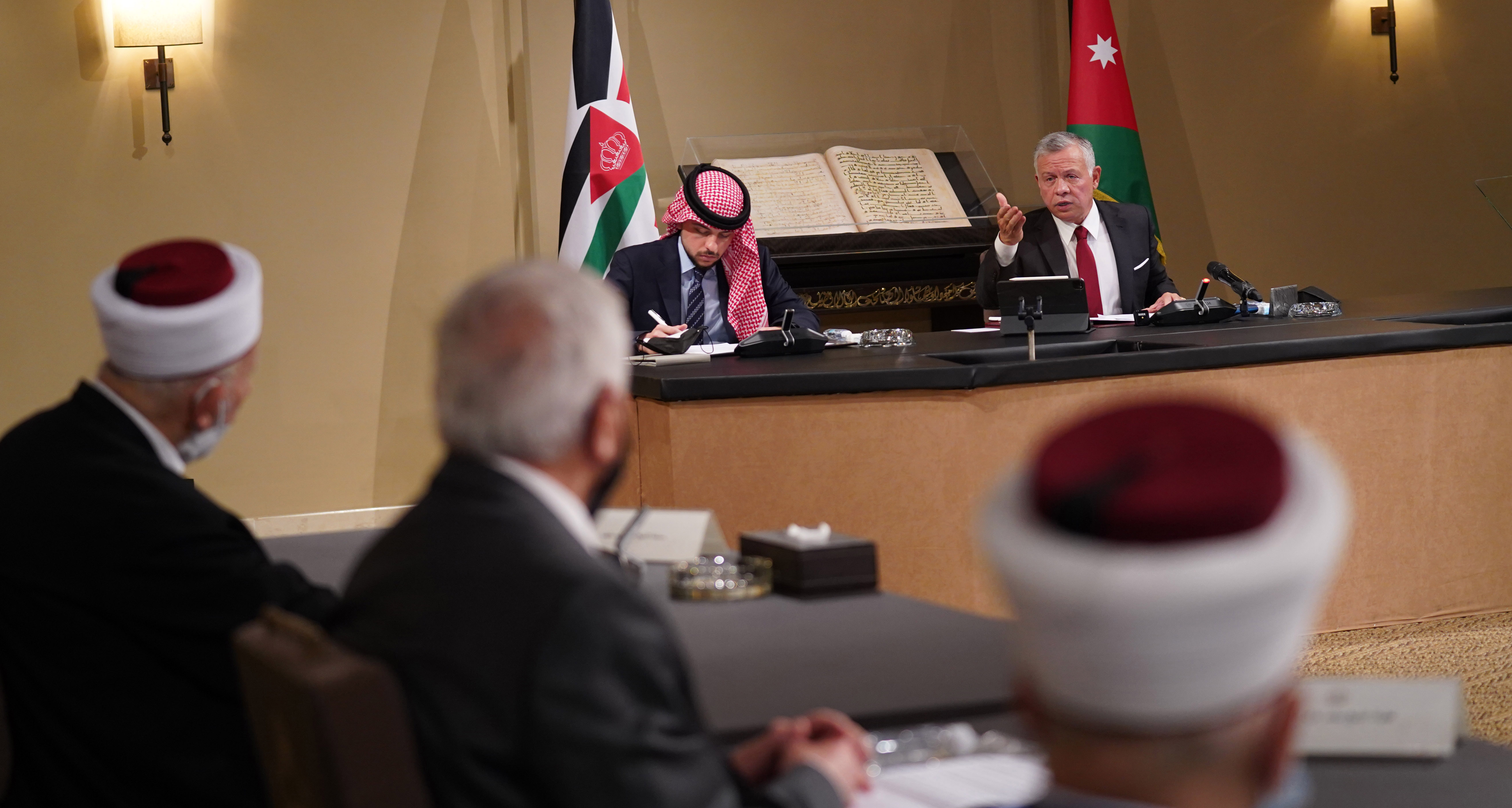 الملك يلتقي ممثلين عن مجلسي أوقاف وكنائس القدس