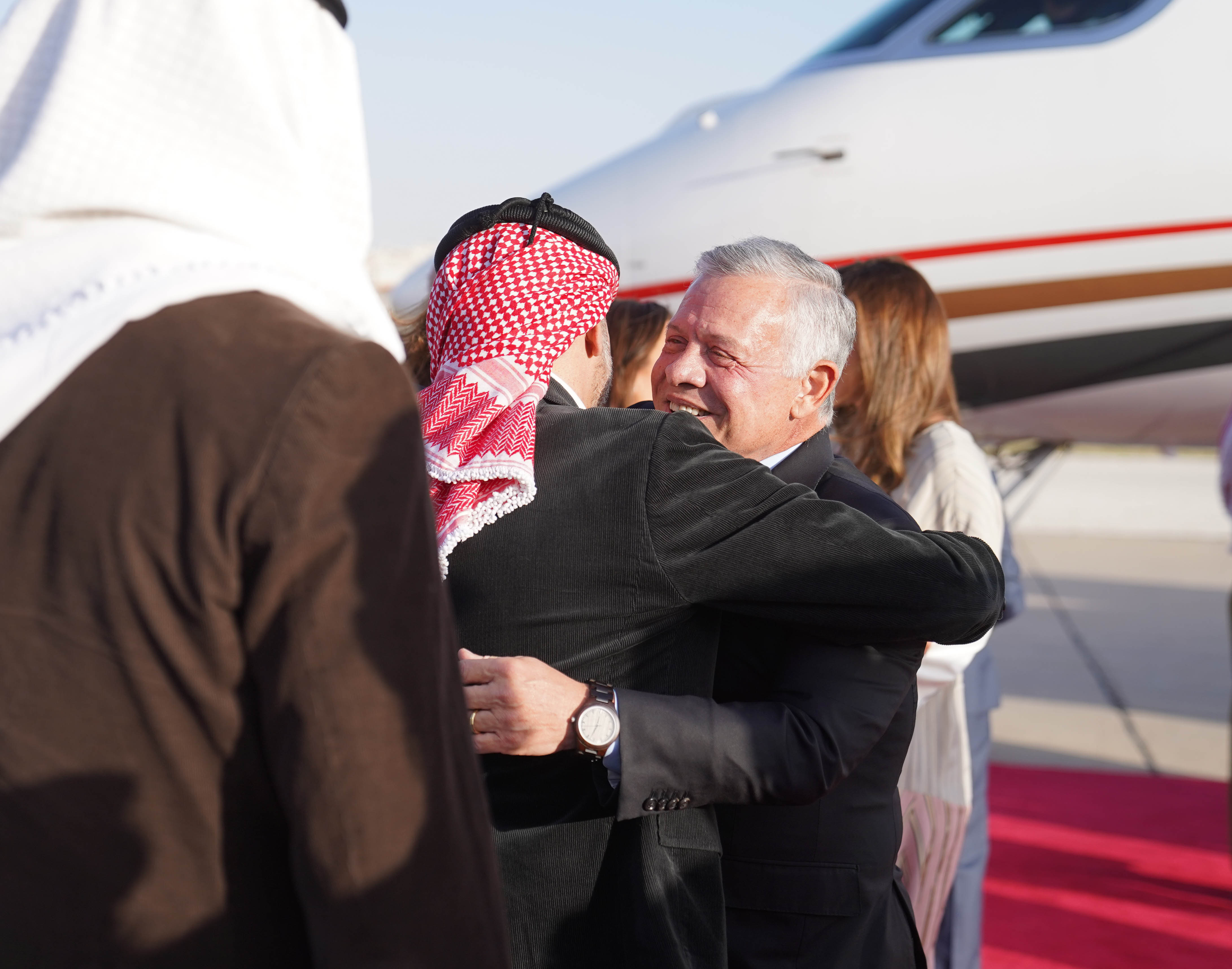 الملك يعود إلى أرض الوطن بعد إجرائه عملية جراحية تكللت بالنجاح