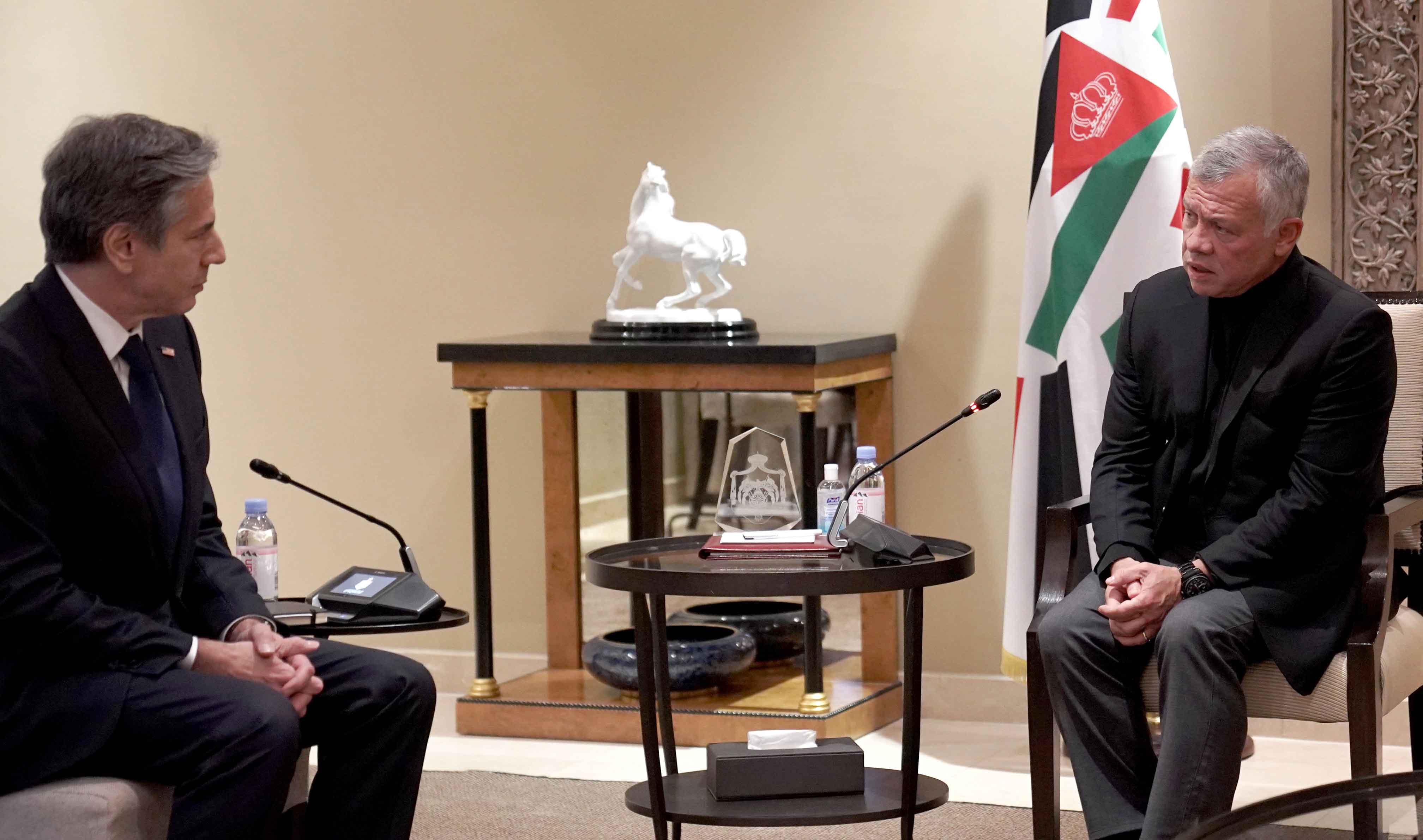 King receives US secretary of state, commends decisions to reopen Jerusalem consulate, resume UNRWA support