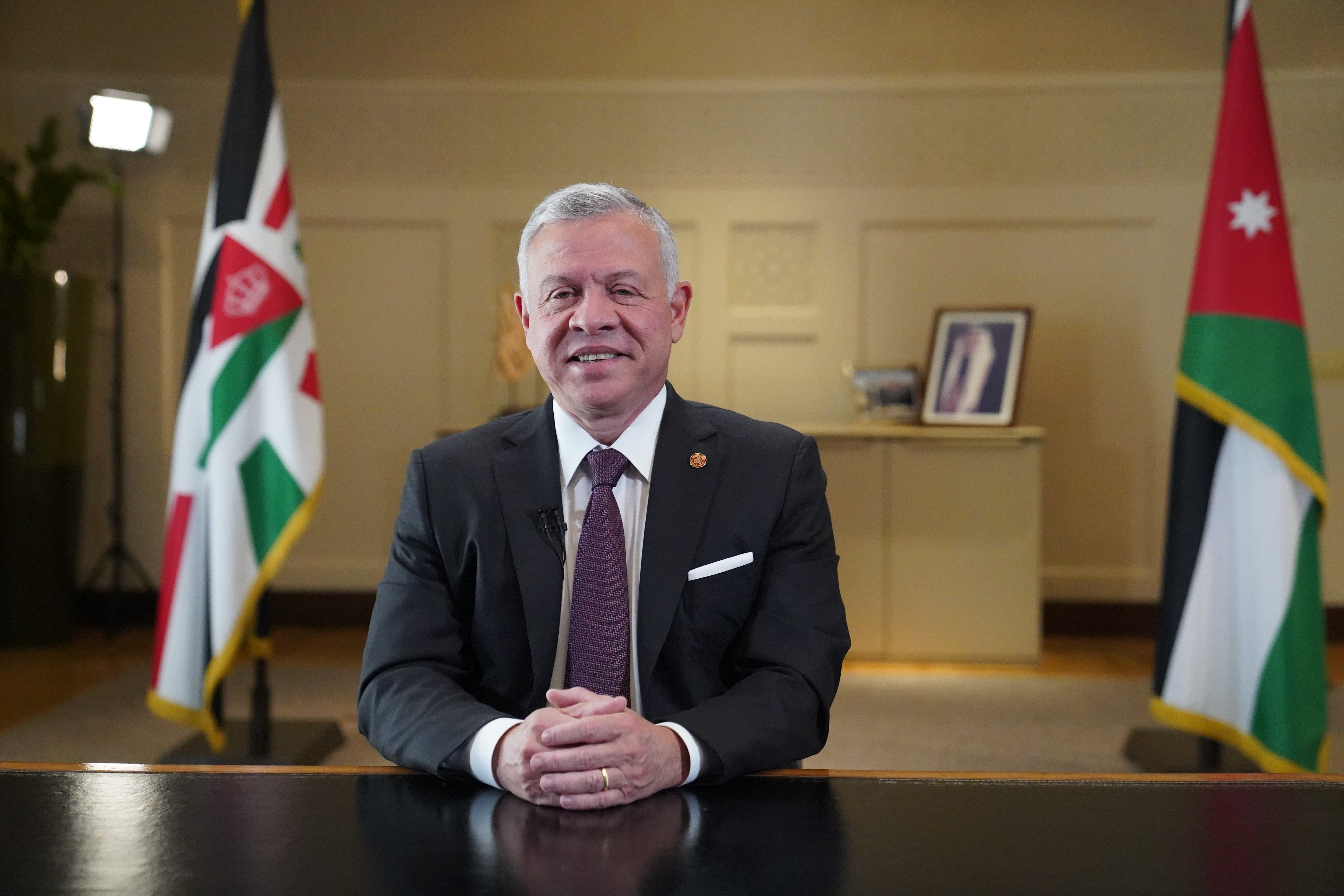 الملك يهنئ أبناء الوطن وبناته في خطابه بعيد الاستقلال