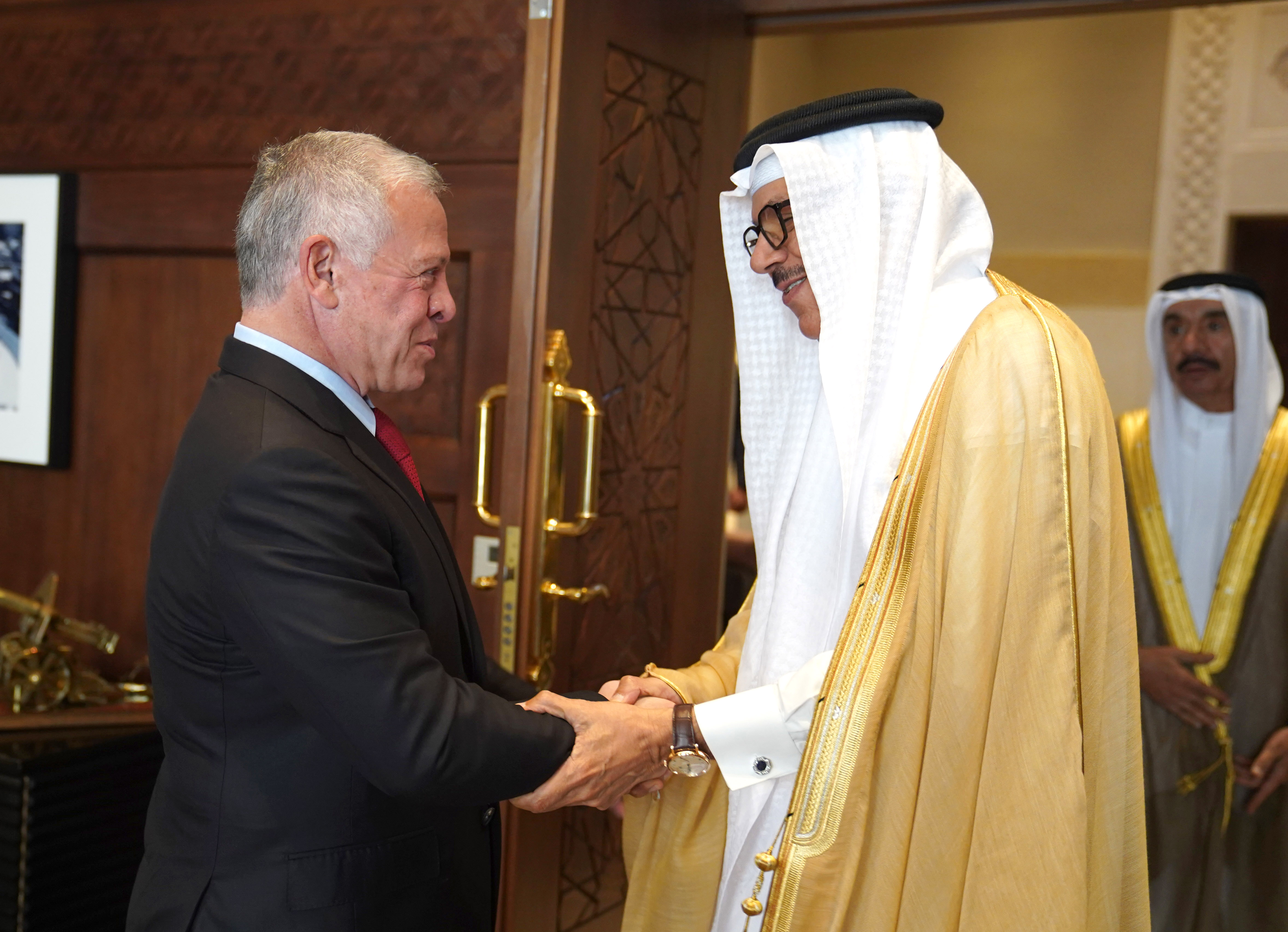 King receives Bahrain FM
