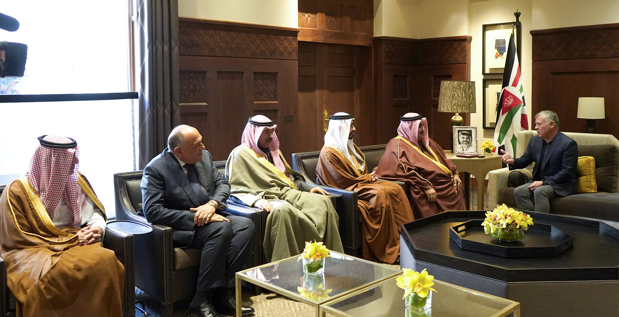 الملك يستقبل وزراء خارجية الكويت والإمارات والبحرين ومصر والسعودية