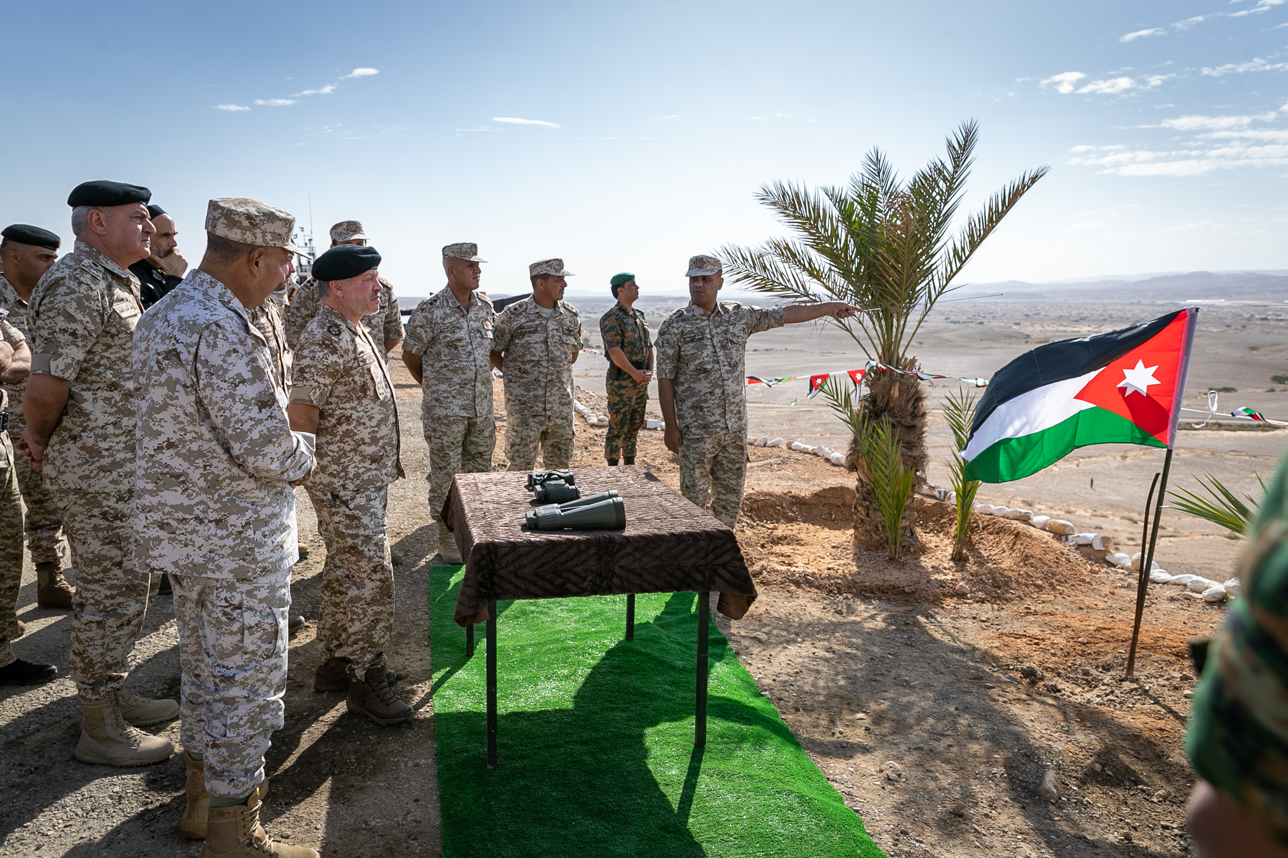 الملك يزور منطقة الغمر