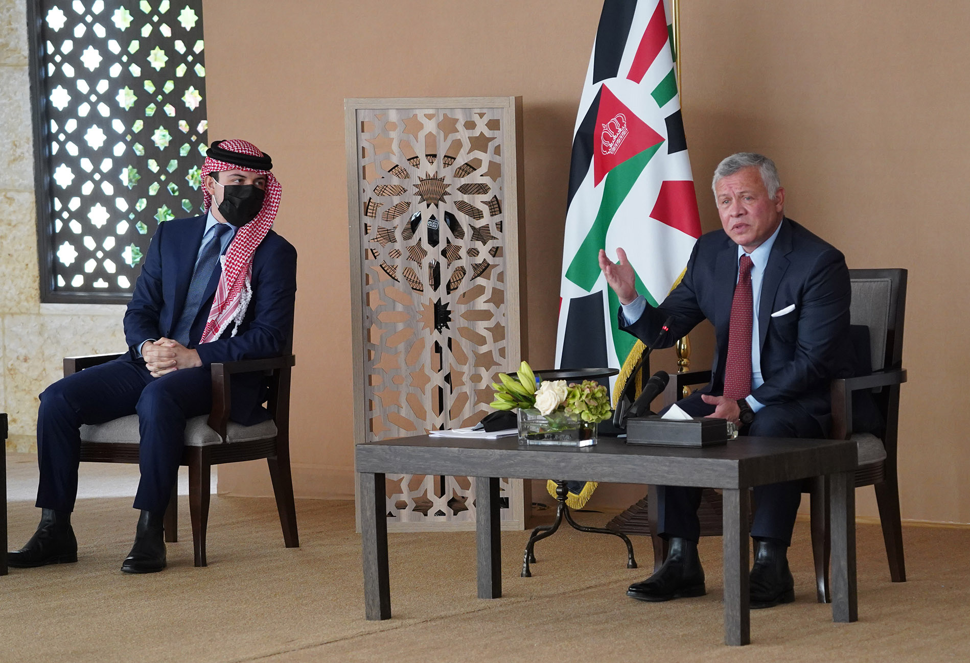 الملك يؤكد خلال لقائه شخصيات من محافظات الجنوب اعتزازه وفخره بالعشائر الأردنية