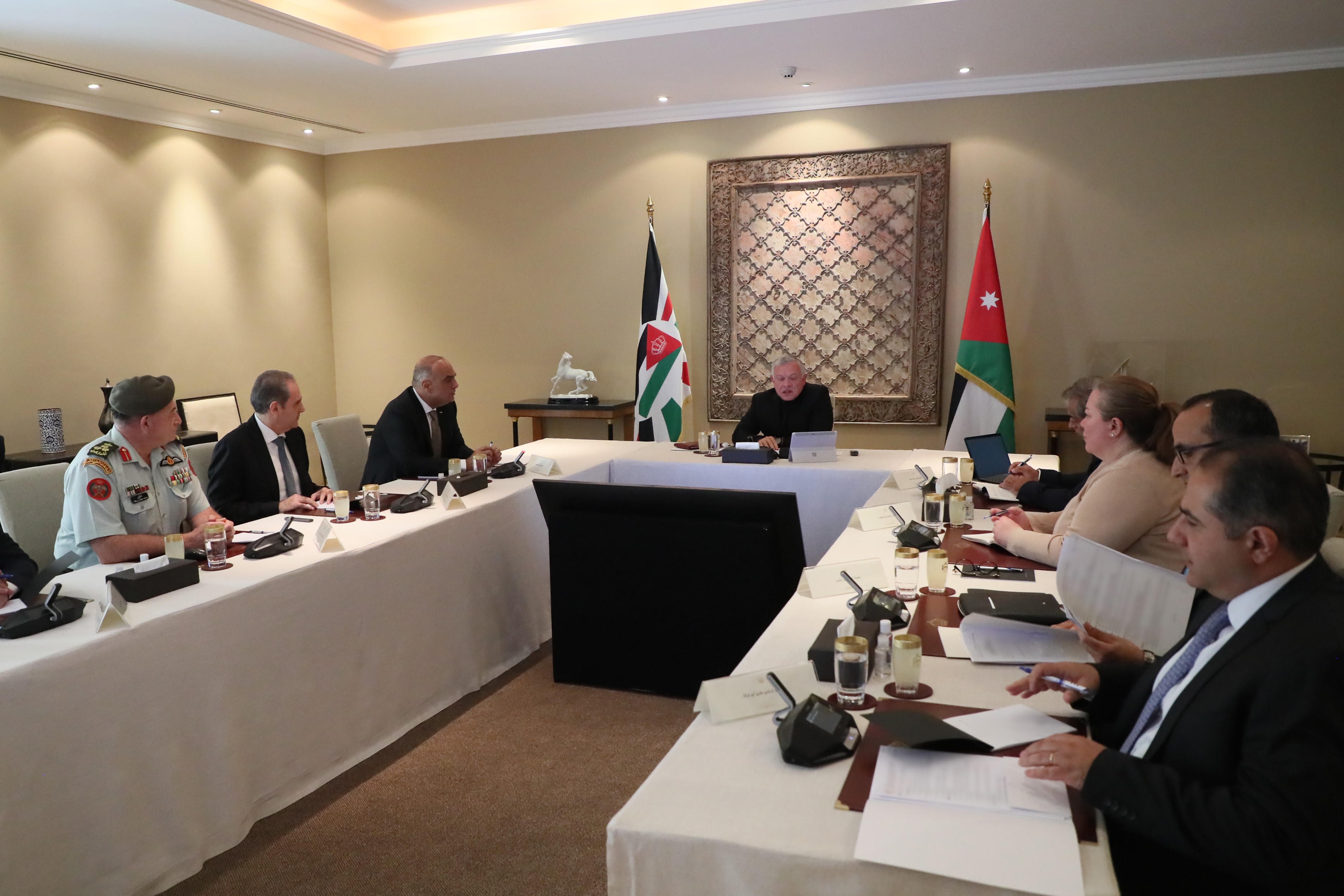 الملك يدعو لتعزيز التعاون بين وزارة الصحة والخدمات الطبية الملكية لرفع جودة الخدمات 