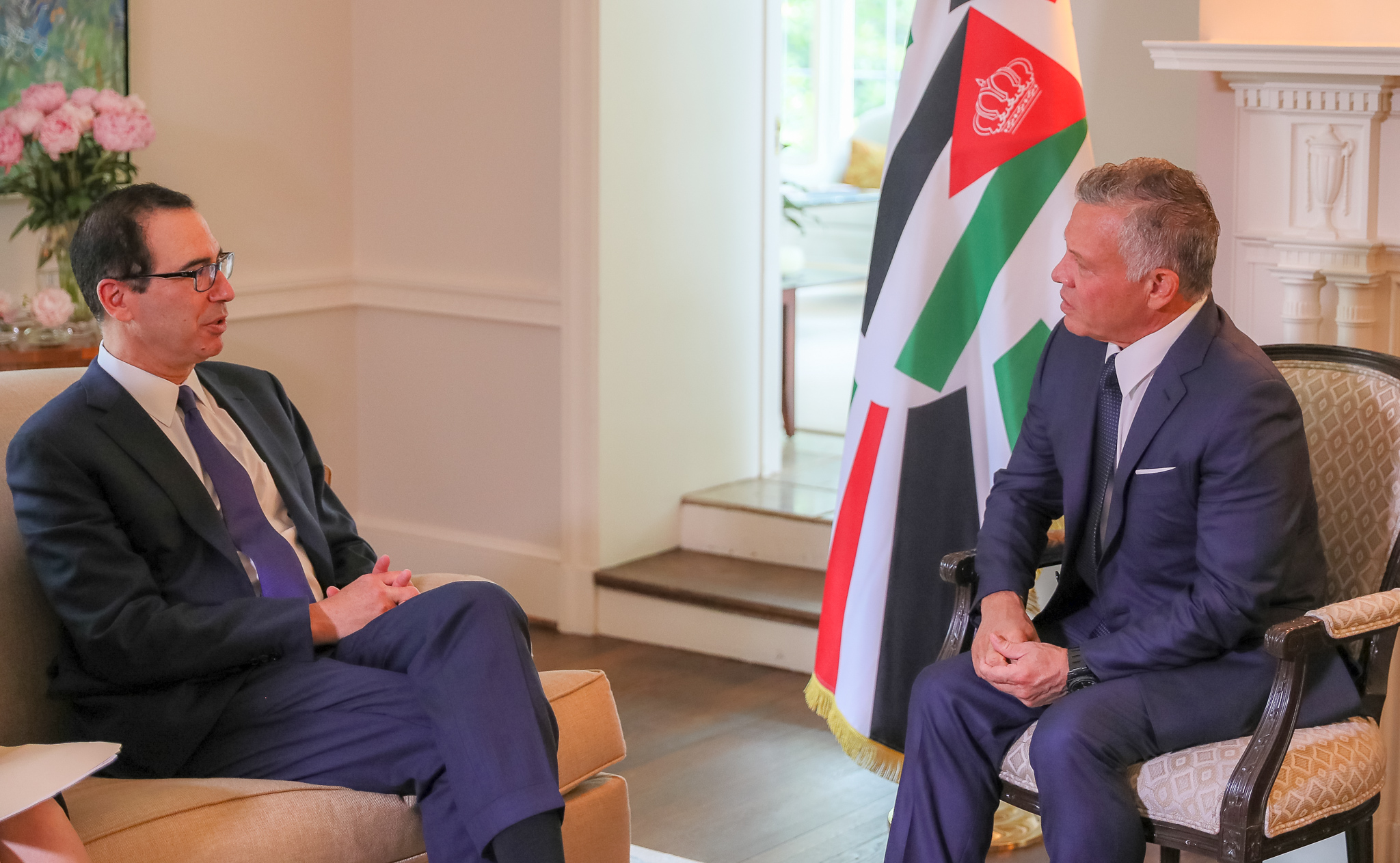 الملك يلتقي وزيري الخزانة والتجارة الأمريكيين