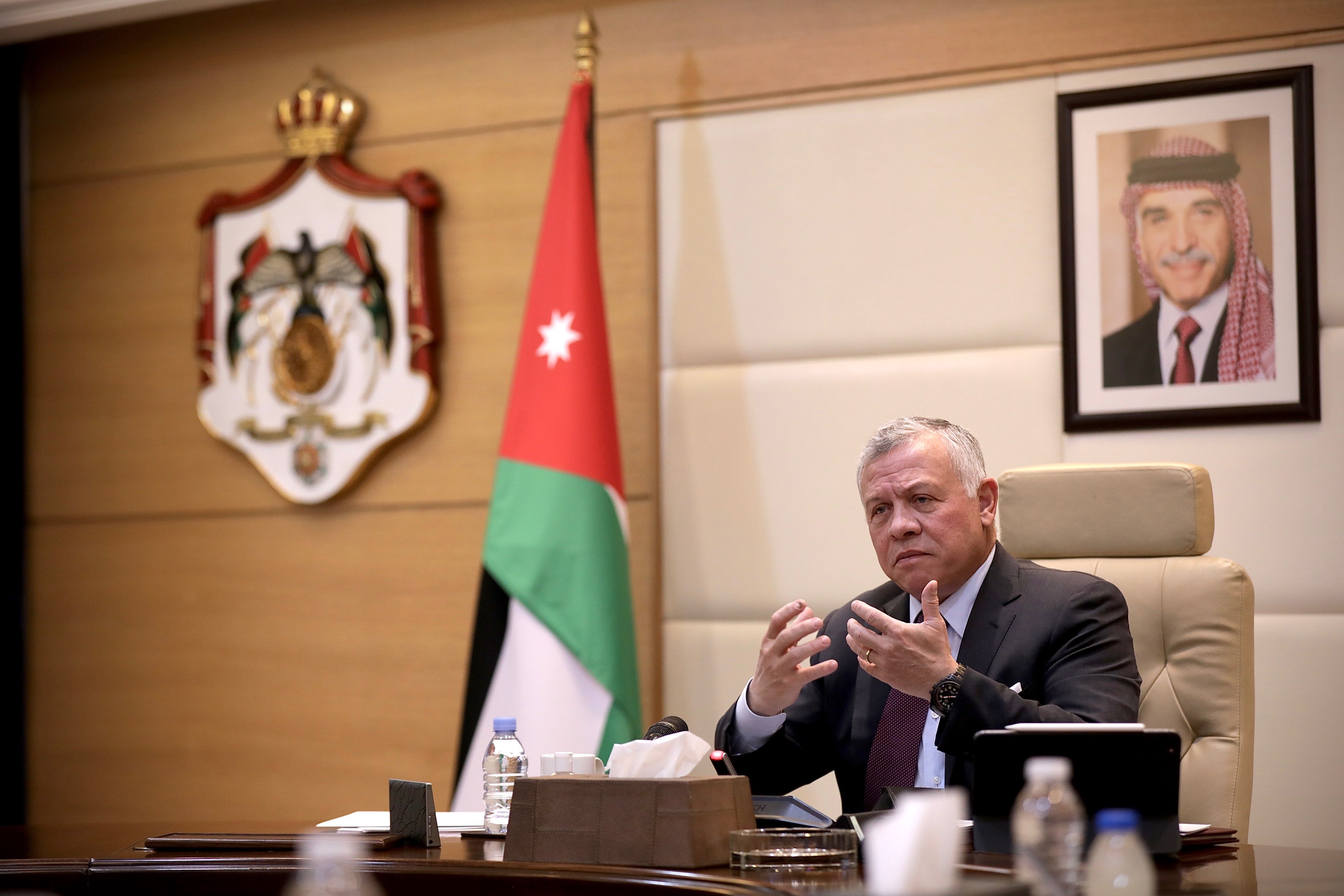 الملك يوجه مؤسسات الدولة إلى التنسيق والتعاون بشكل وثيق خصوصا بين الحكومة ومجلس الأمة