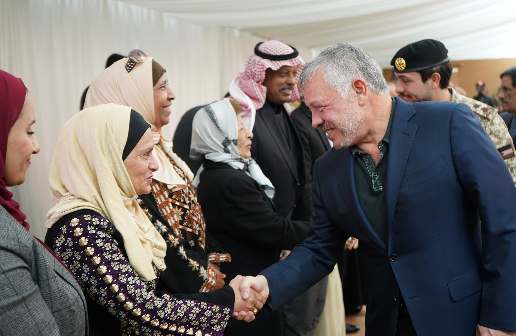 الملك يلتقي وجهاء وممثلي أبناء وبنات عشائر البلقاوية ضمن سلسلة لقاءات "مجلس بسمان"