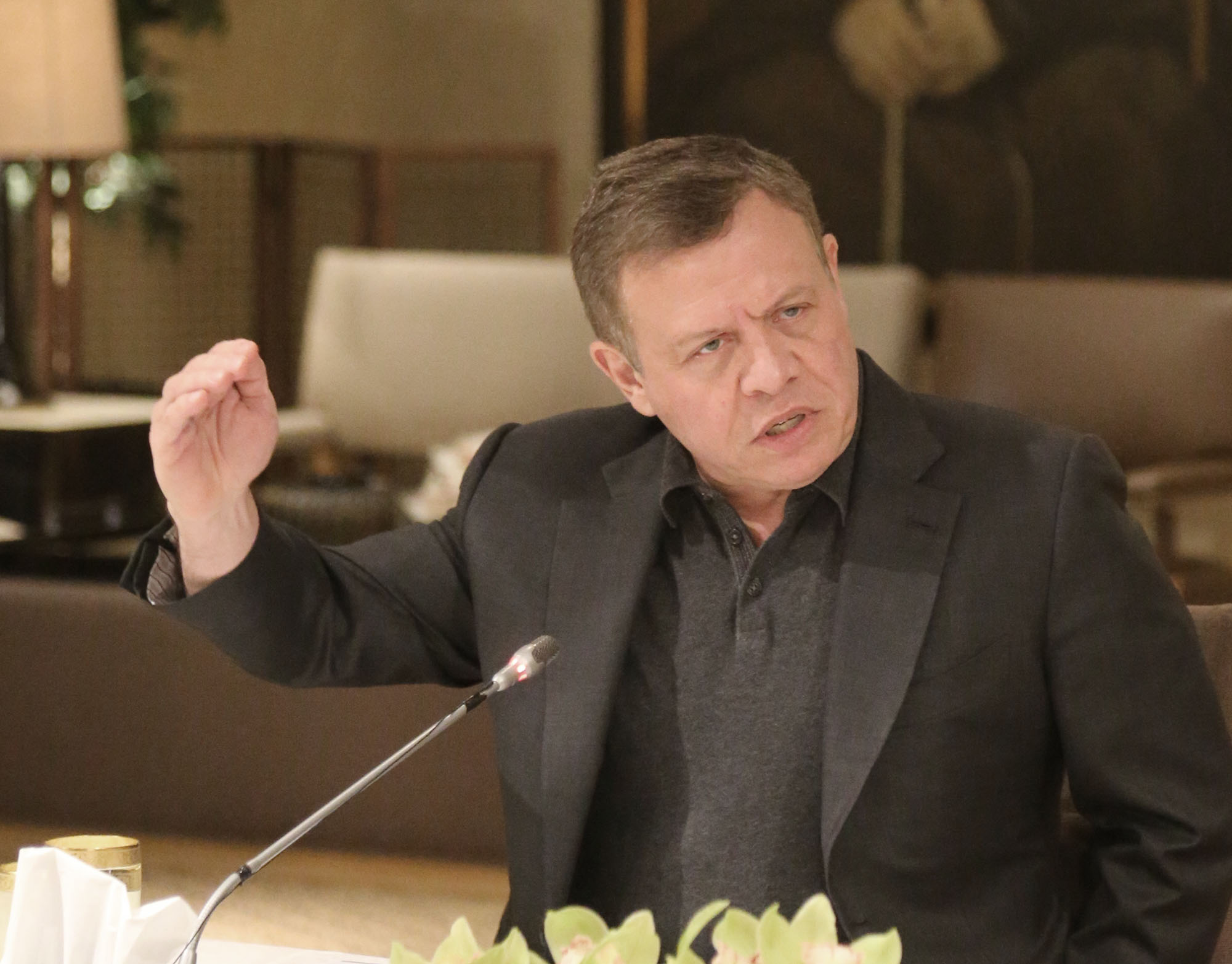 King meets with former premiers, political figures