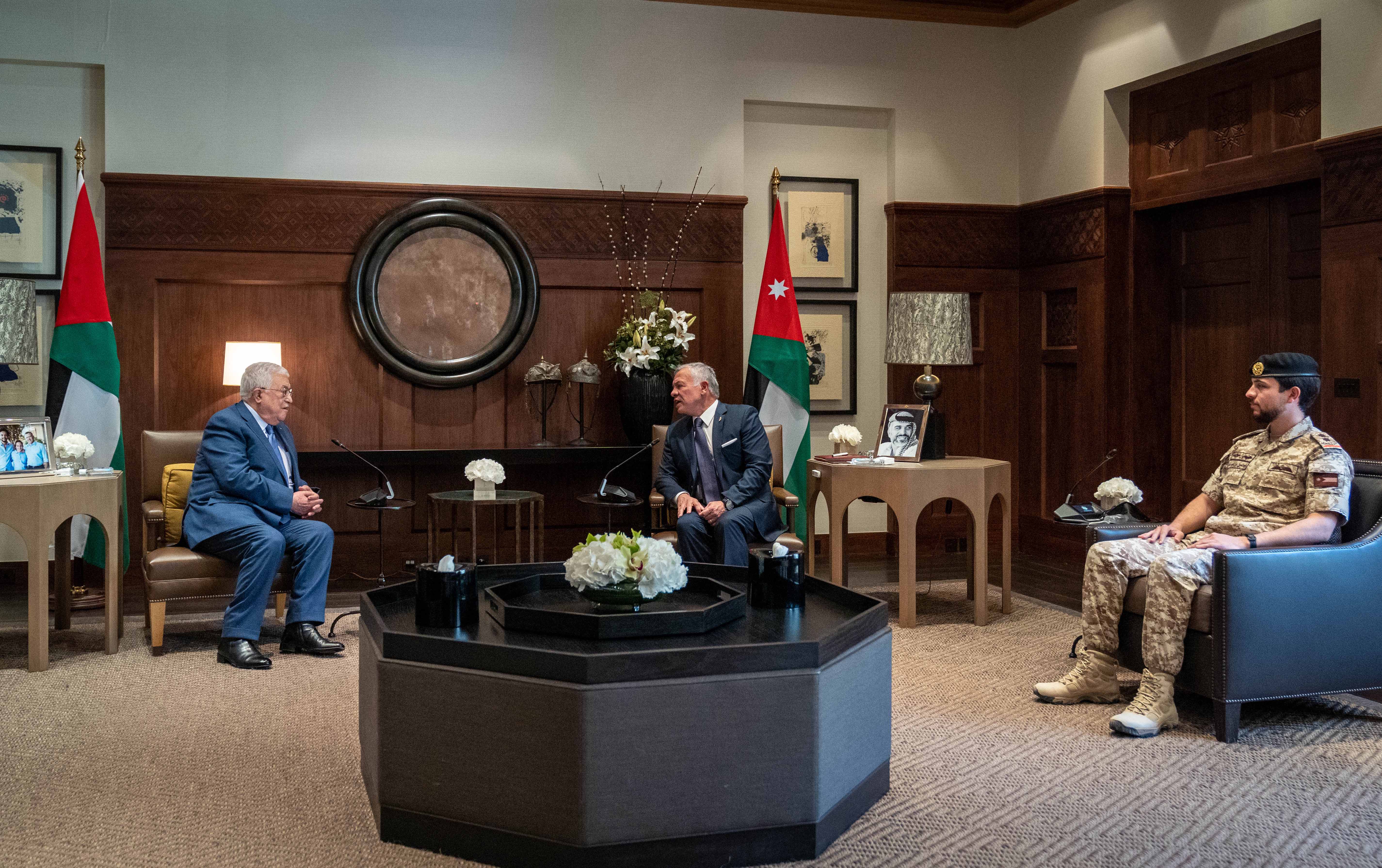 الملك يؤكد خلال لقائه الرئيس الفلسطيني موقف الأردن الداعم والمساند للأشقاء الفلسطينيين