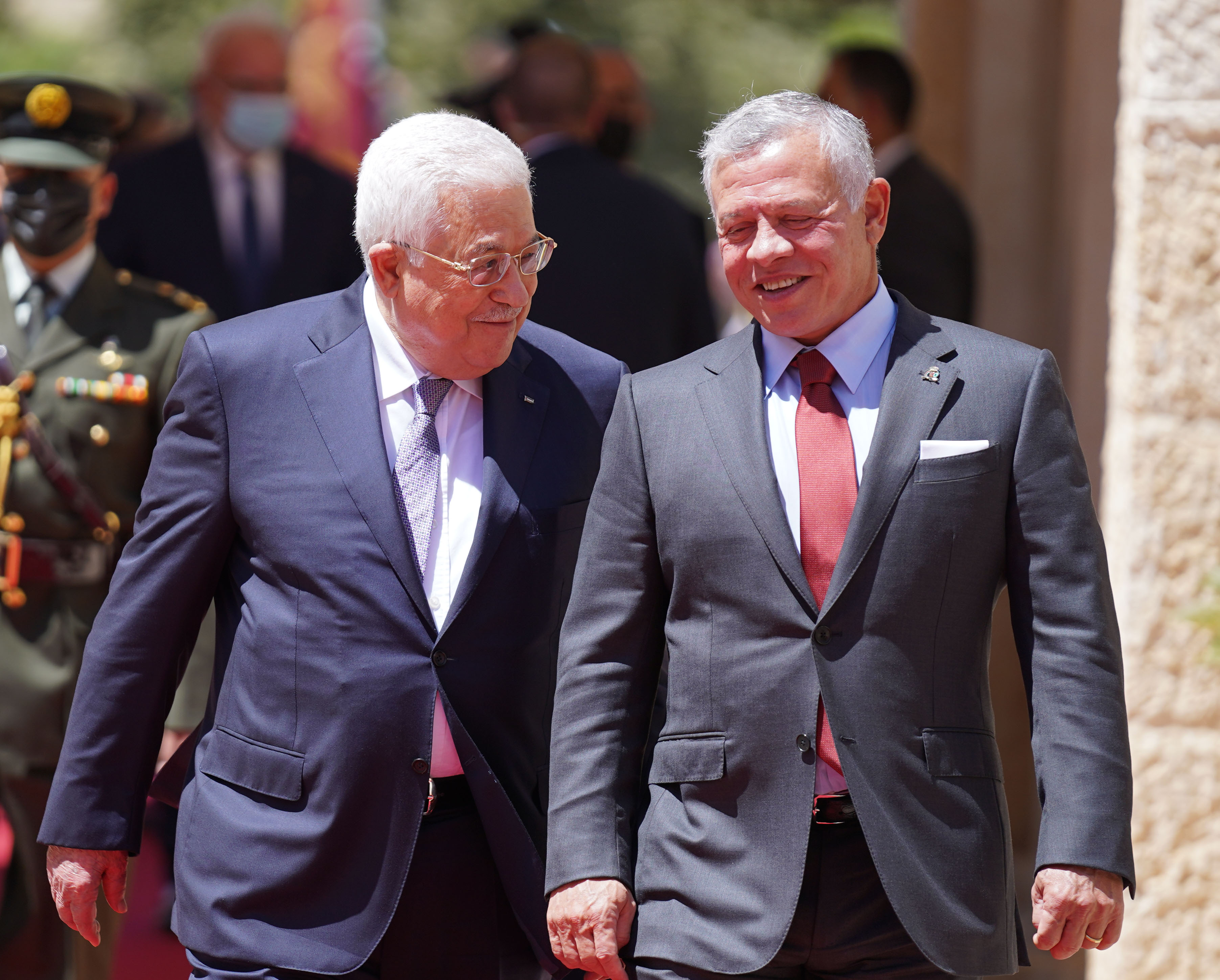 الملك والرئيس الفلسطيني يبحثان الجهود المبذولة للدفع بعملية السلام قدما