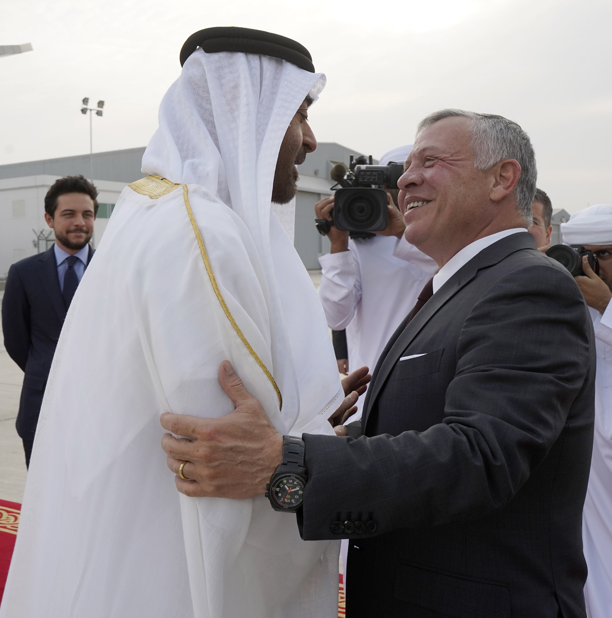 الملك يصل إلى الإمارات