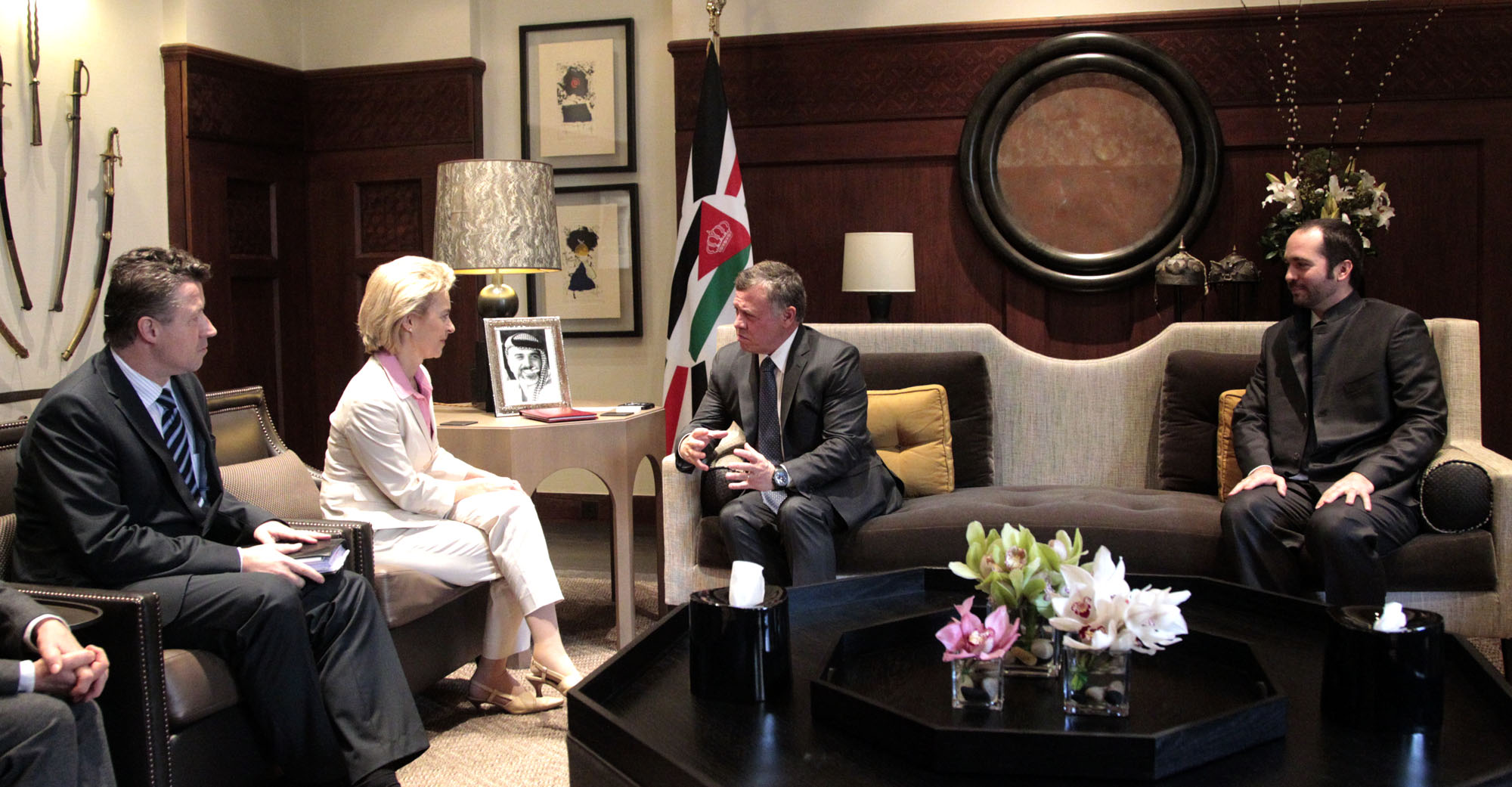 King receives German defence minister