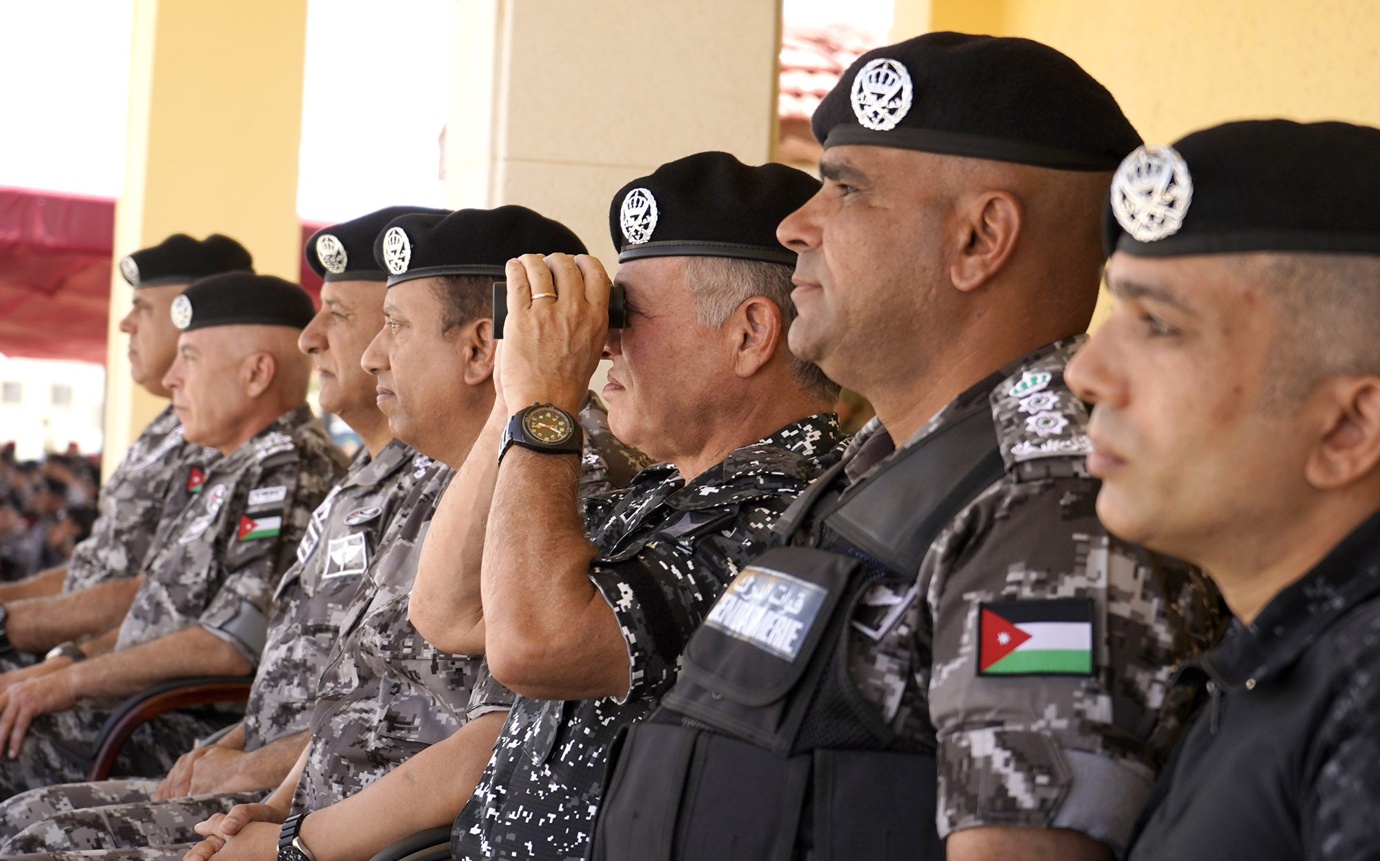 القائد الأعلى يتابع تمرين "الدرع الآمن" لقوات الدرك
