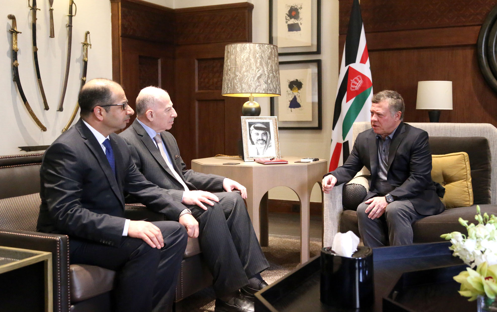 King receives Iraqi vice president, political leaders