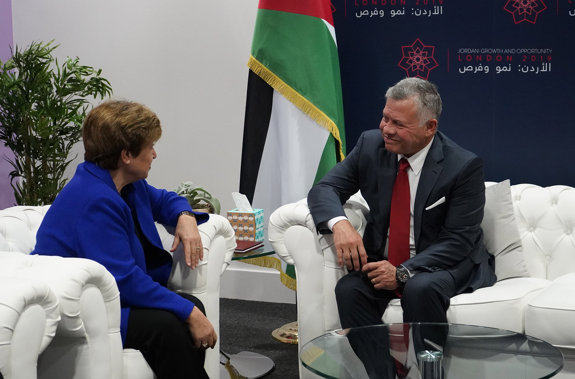 الملك يلتقي الرئيسة المؤقتة لمجموعة البنك الدولي