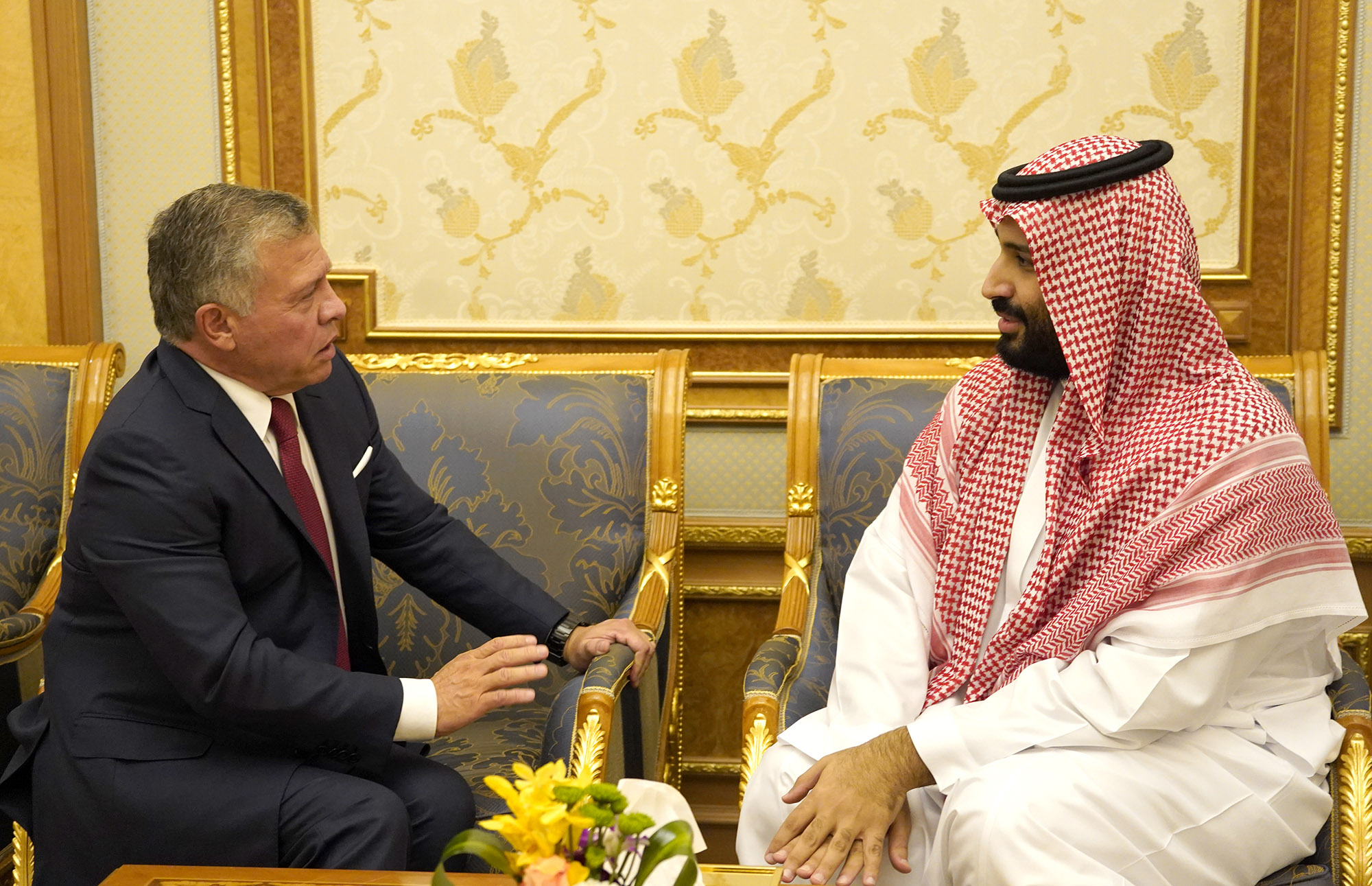 الملك يلتقي ولي العهد السعودي ويحضر جانبا من مؤتمر مبادرة مستقبل الاستثمار
