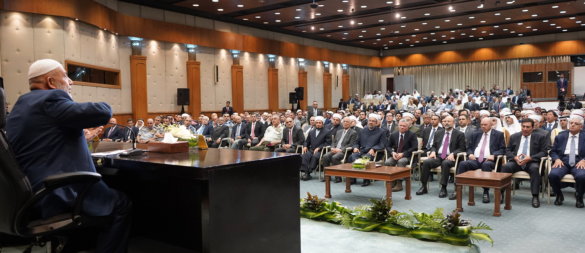 الملك يحضر المجلس العلمي الهاشمي عن الخليفة عمر بن الخطاب