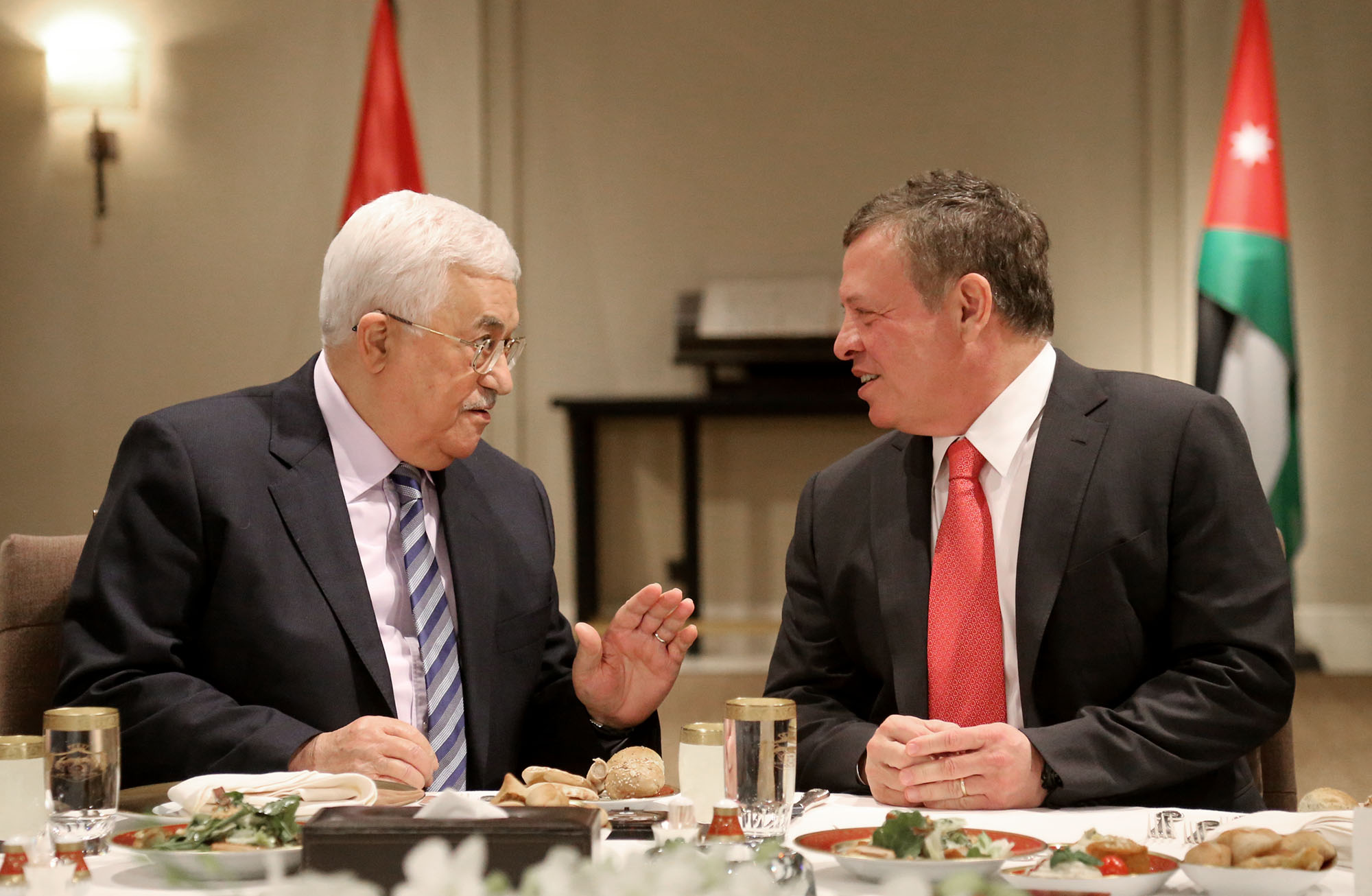 King holds talks with Palestinian President Abbas