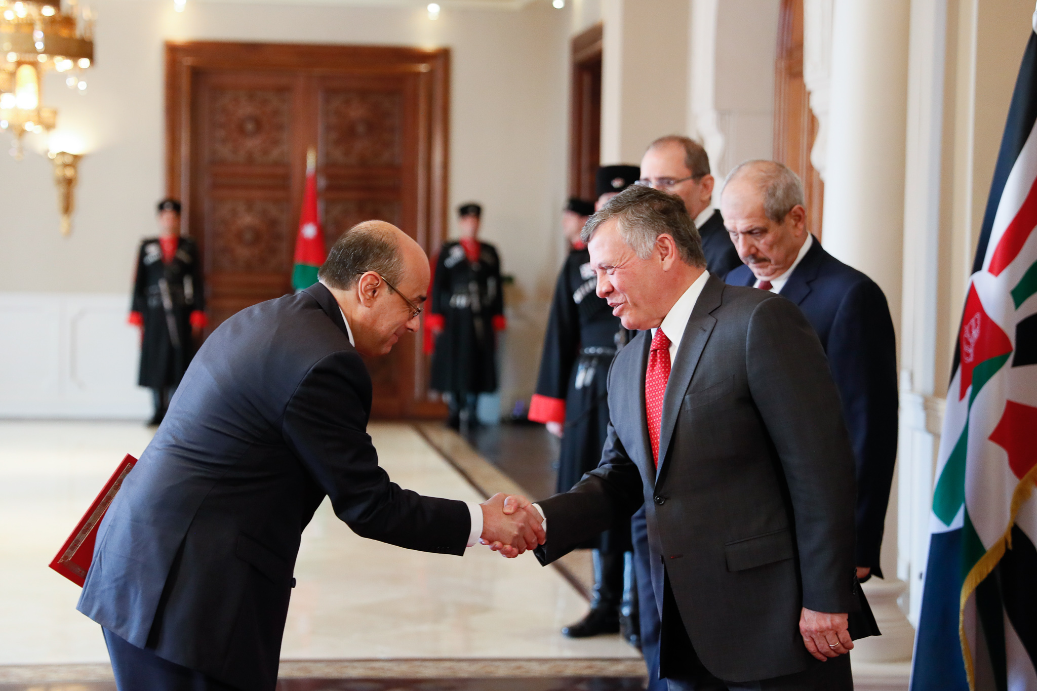 King accepts new ambassadors&rsquo; credentials