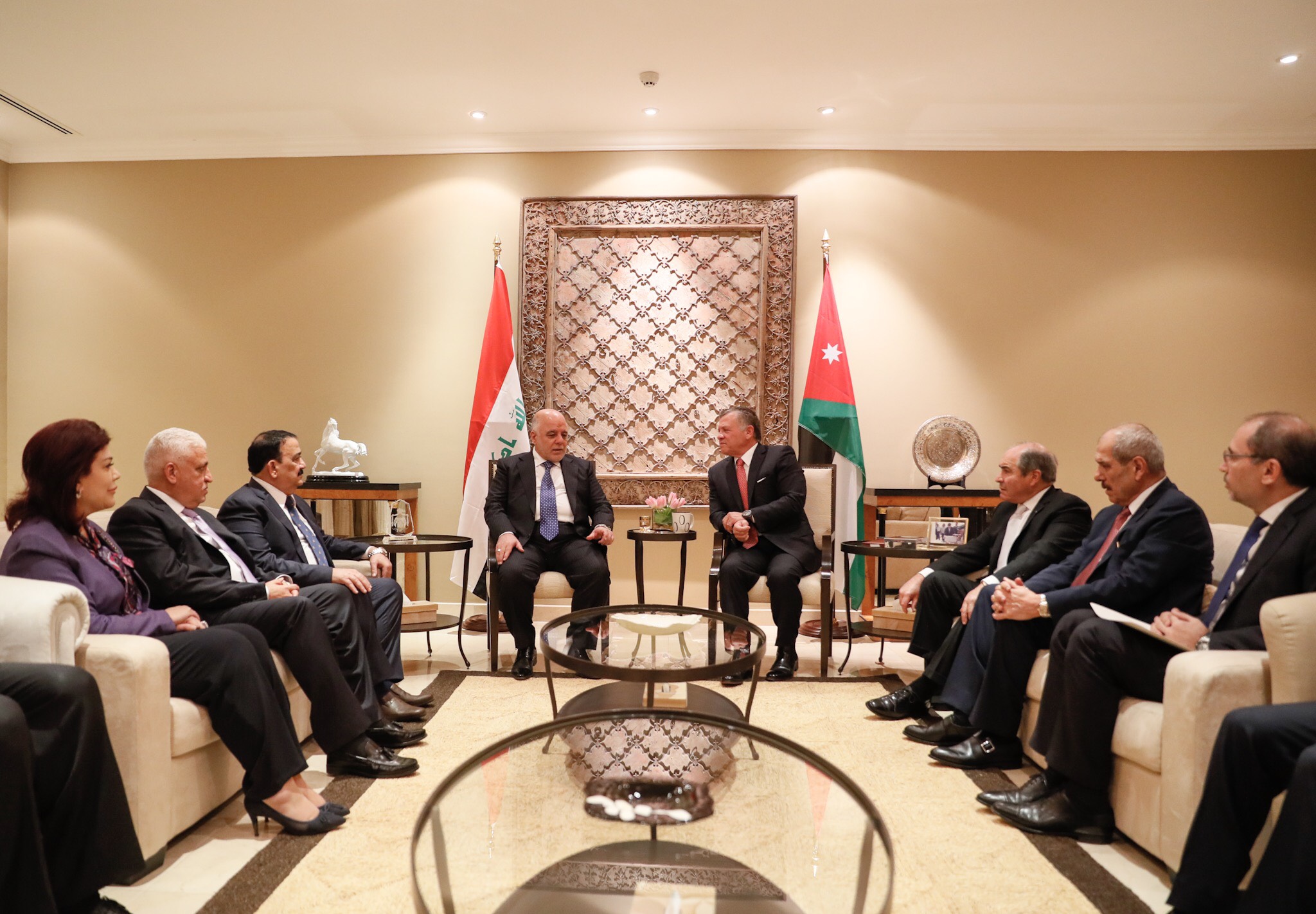 King holds talks with Iraqi PM