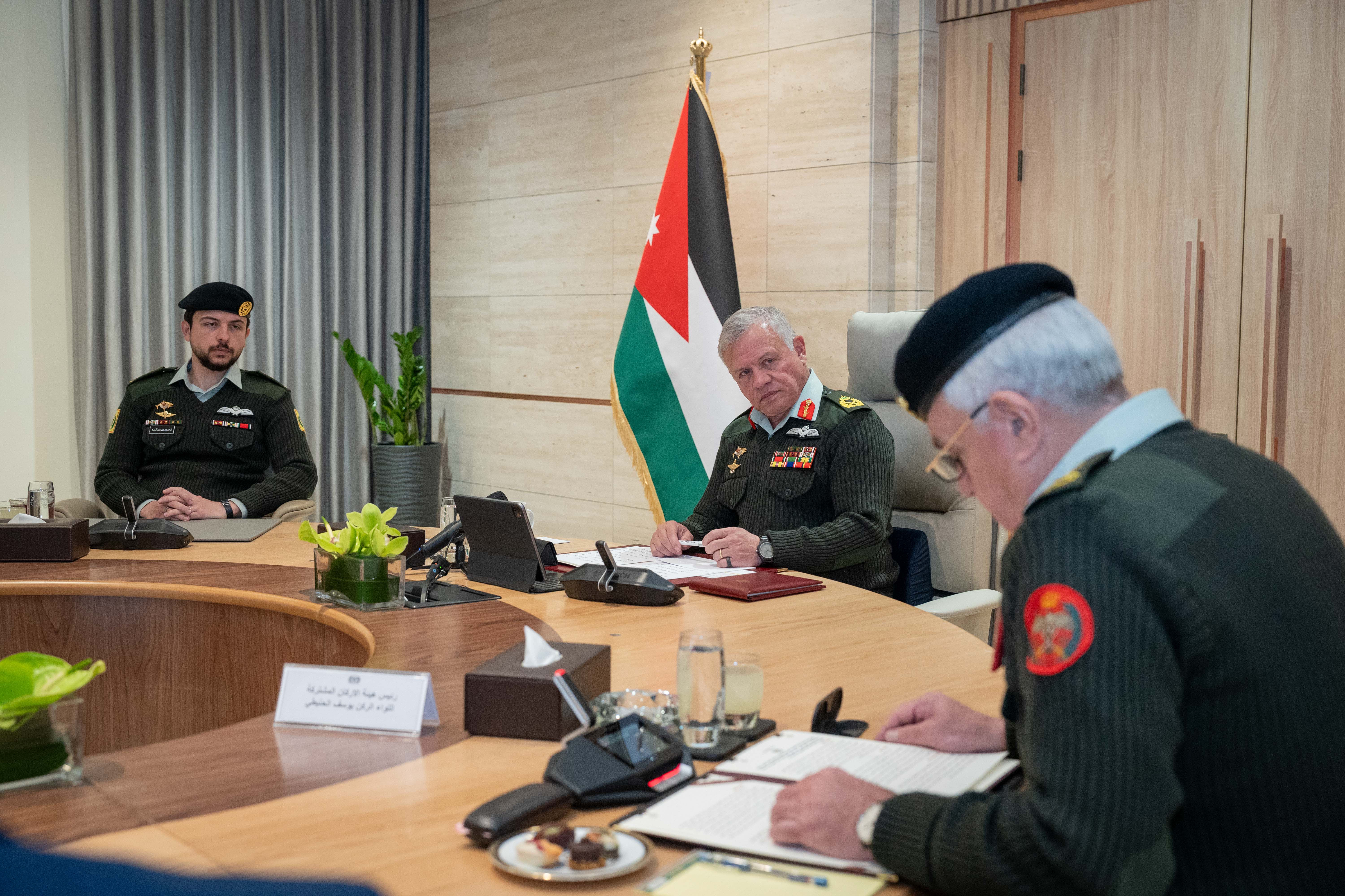 King visits JAF General Command to mark 68th anniversary of army leadership Arabisation