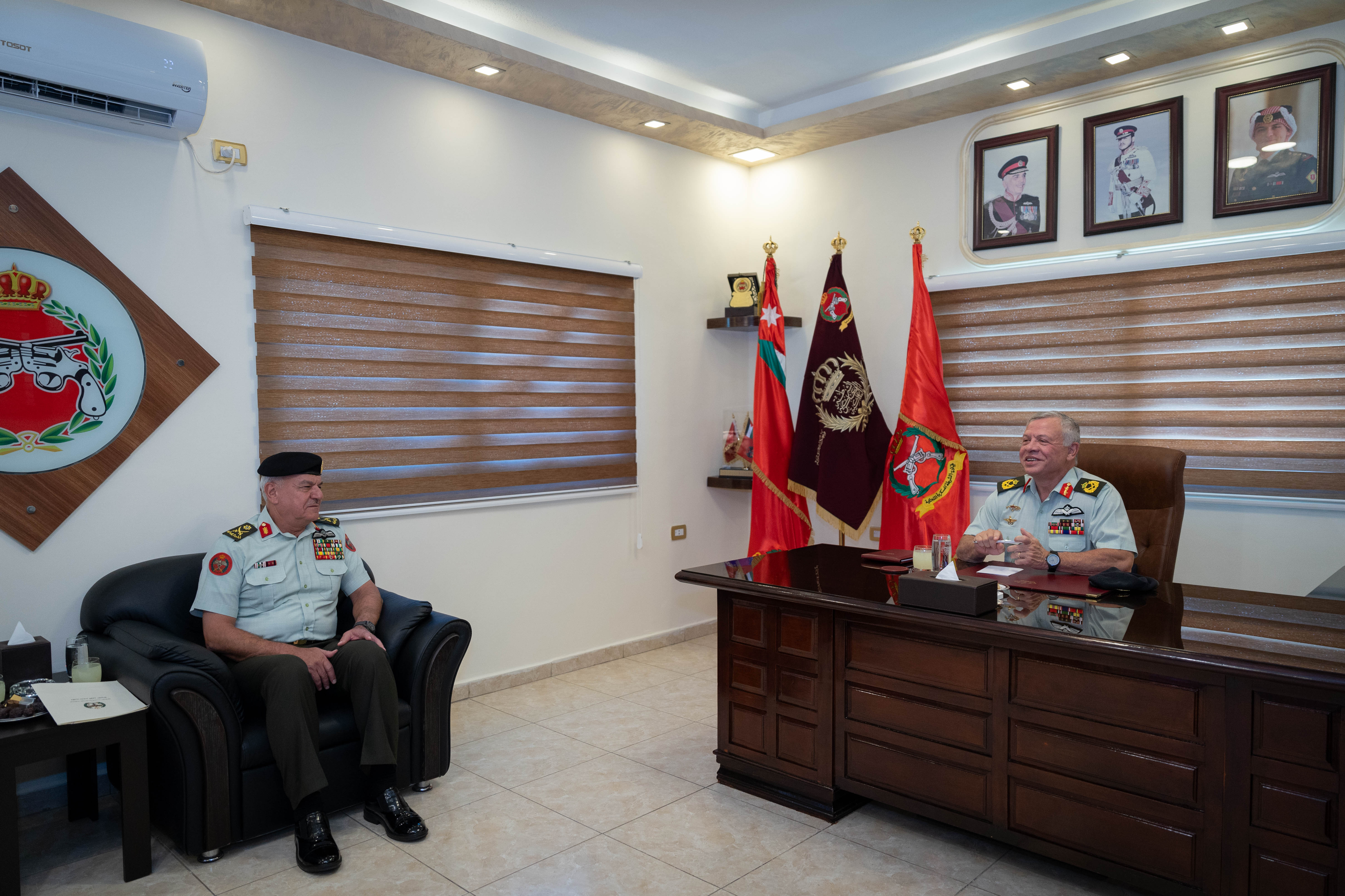 King visits Royal Military Police Command