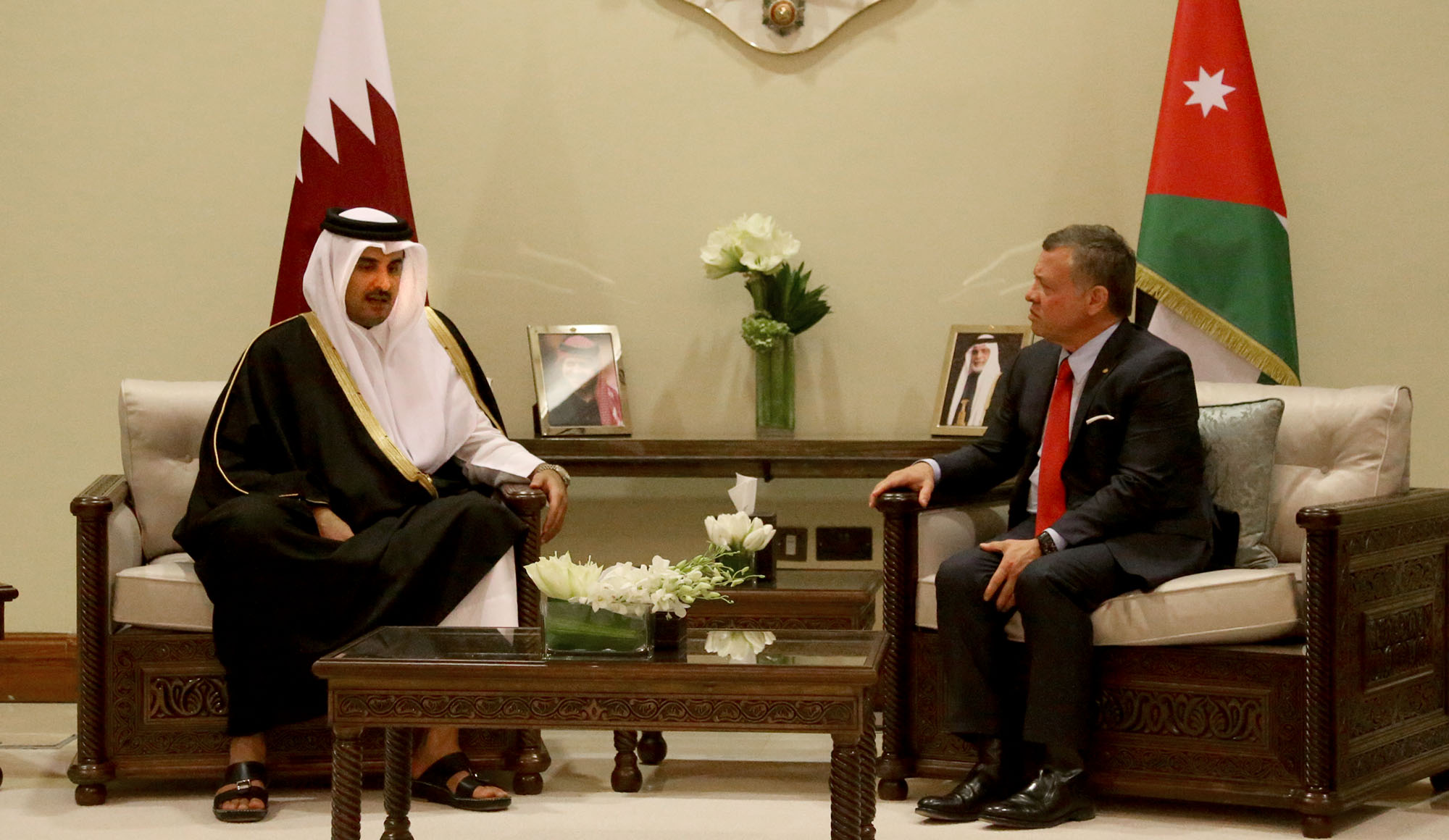 King meets Qatar emir