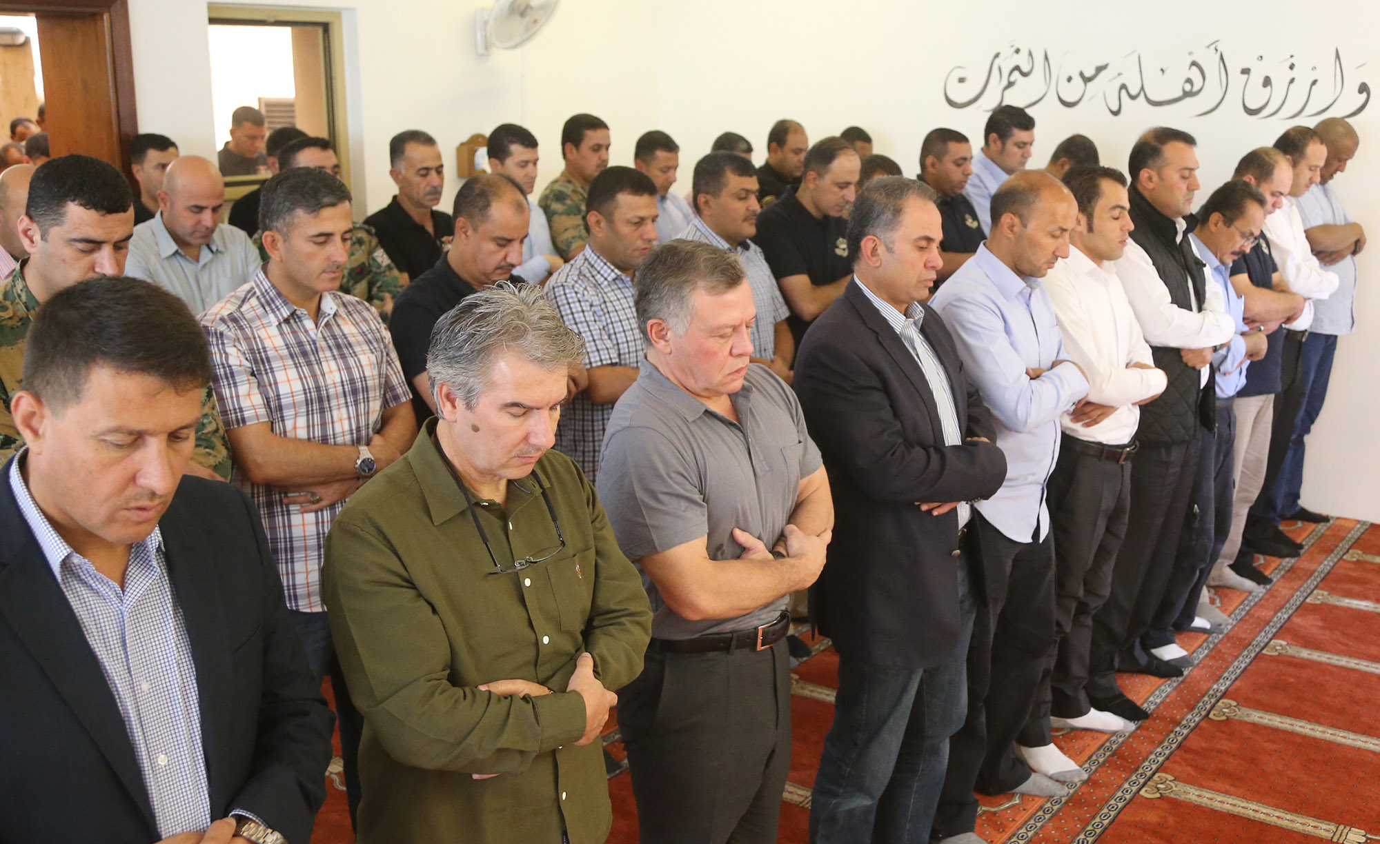 King performs Friday prayer in Aqaba