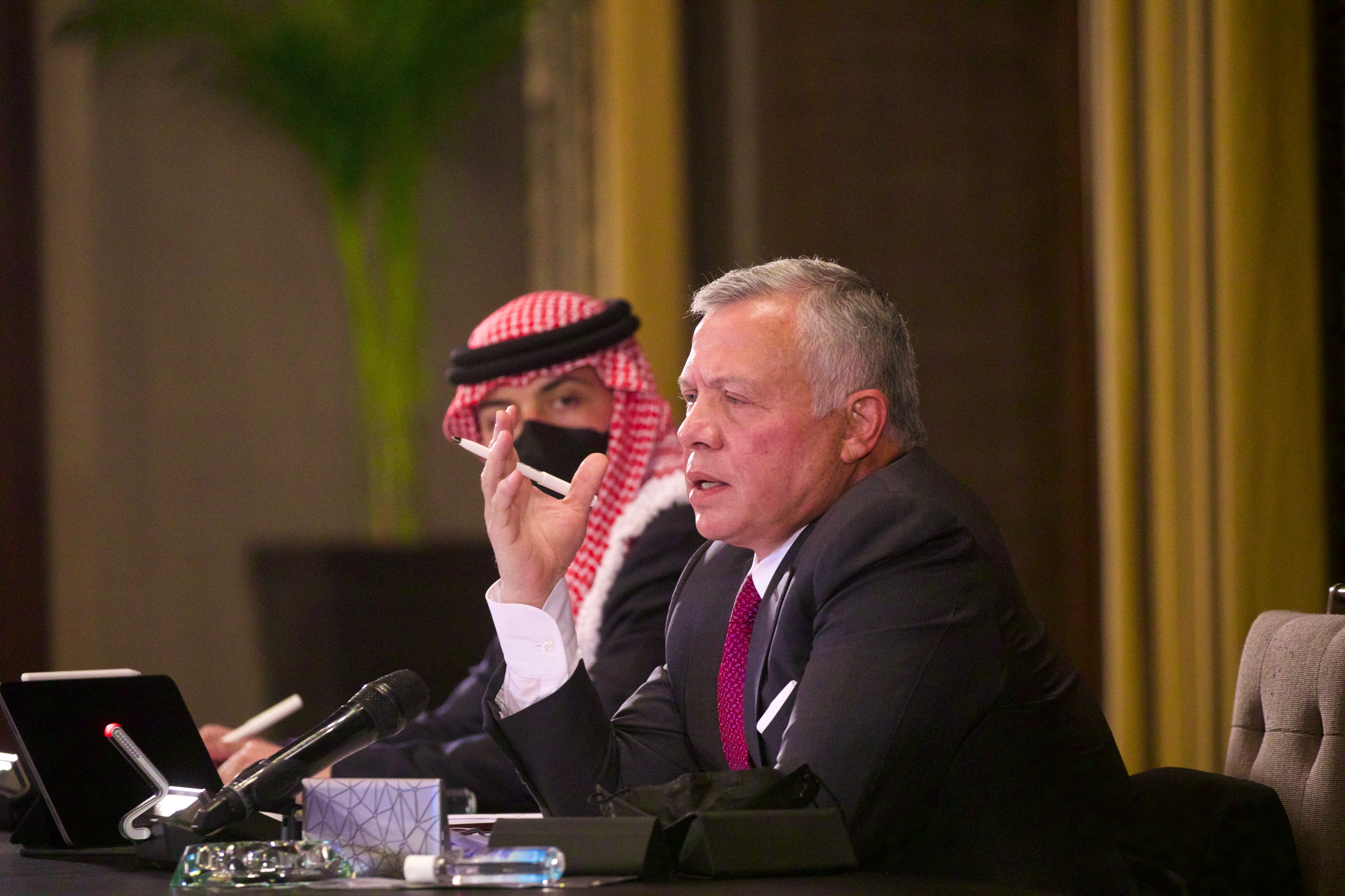 الملك يلتقي شخصيات من عدة محافظات