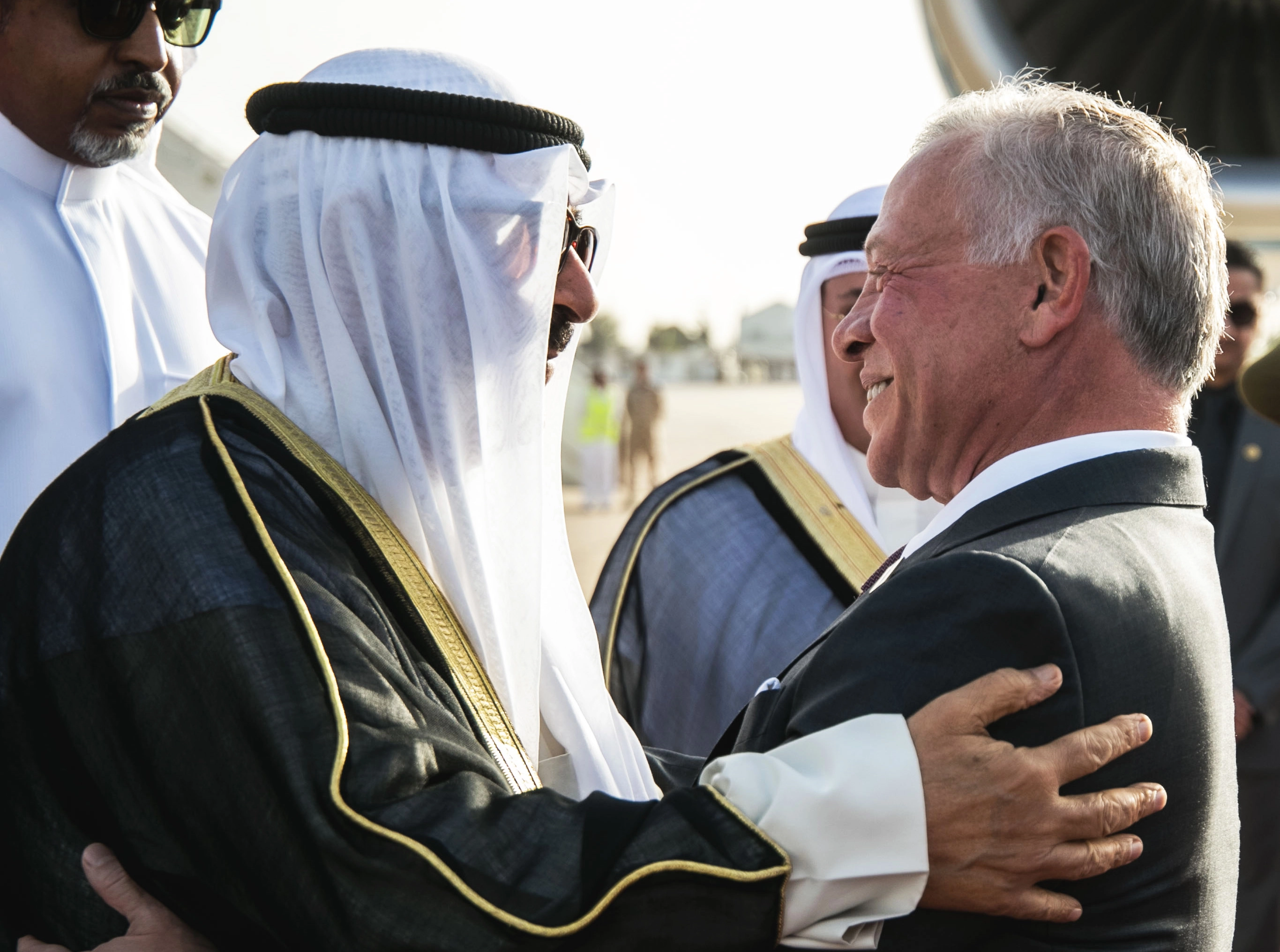 الملك وولي العهد يستقبلان أمير دولة الكويت