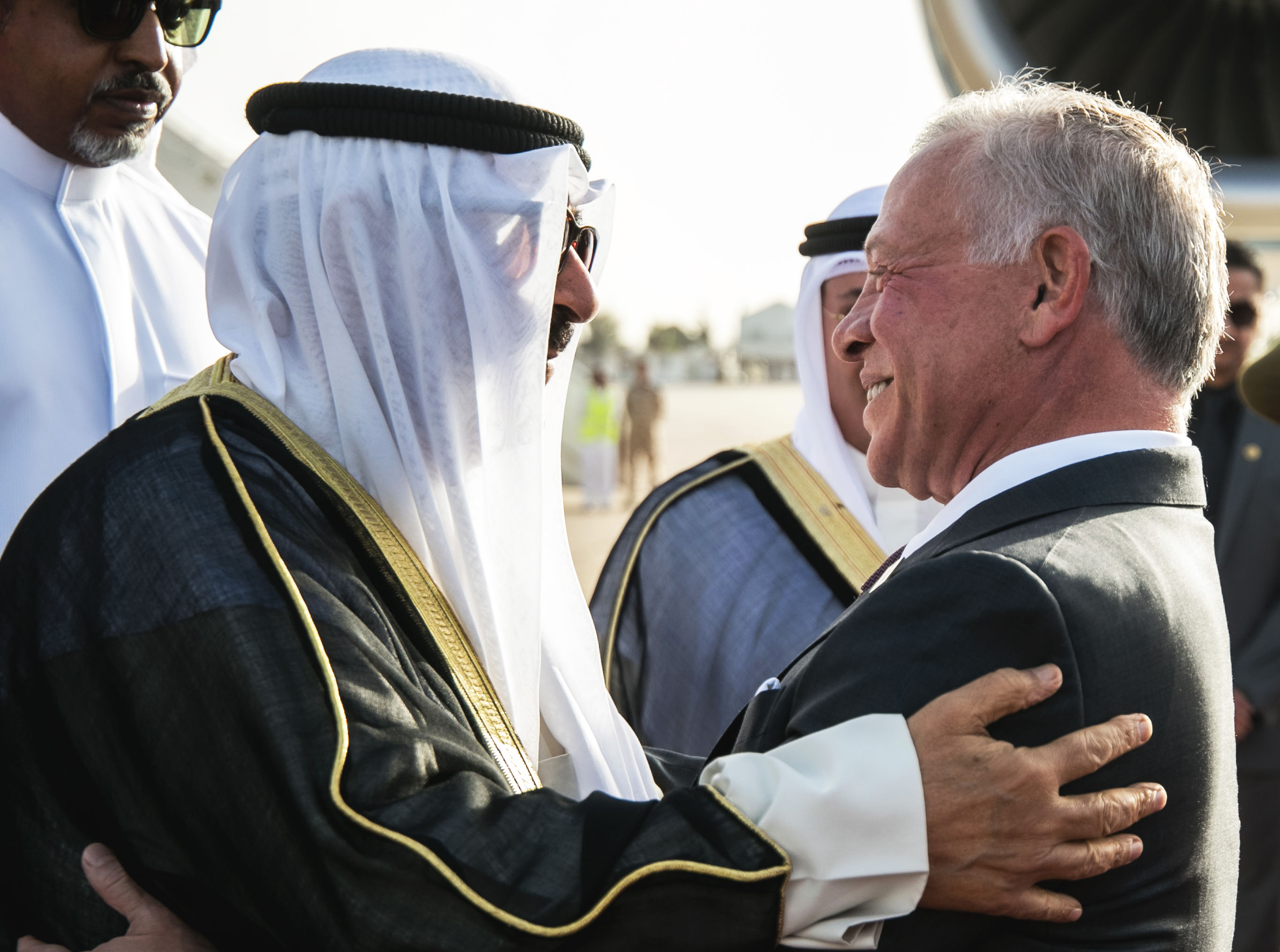 الملك وولي العهد يستقبلان أمير دولة الكويت