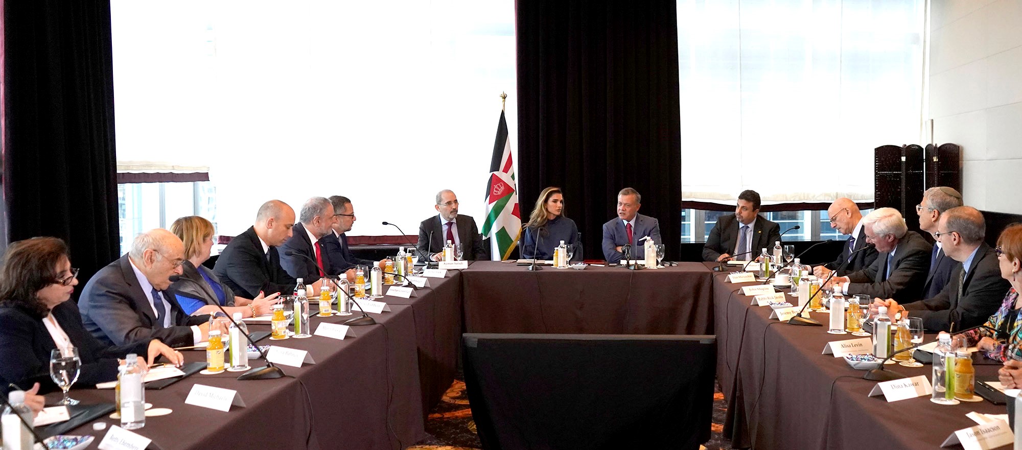 الملك يلتقي عددا من ممثلي المنظمات اليهودية الدولية والأمريكية