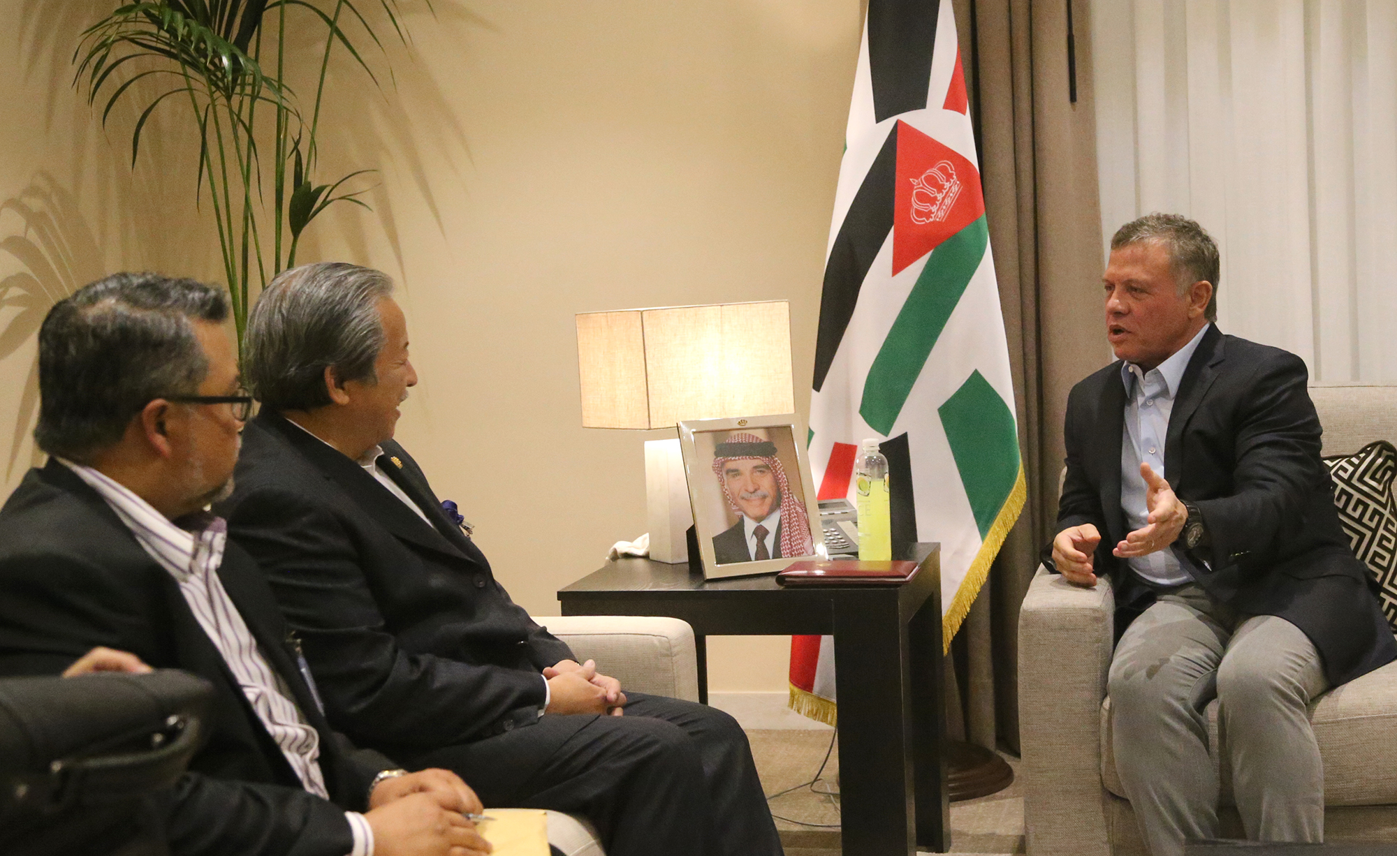 King receives Malaysian foreign minister
