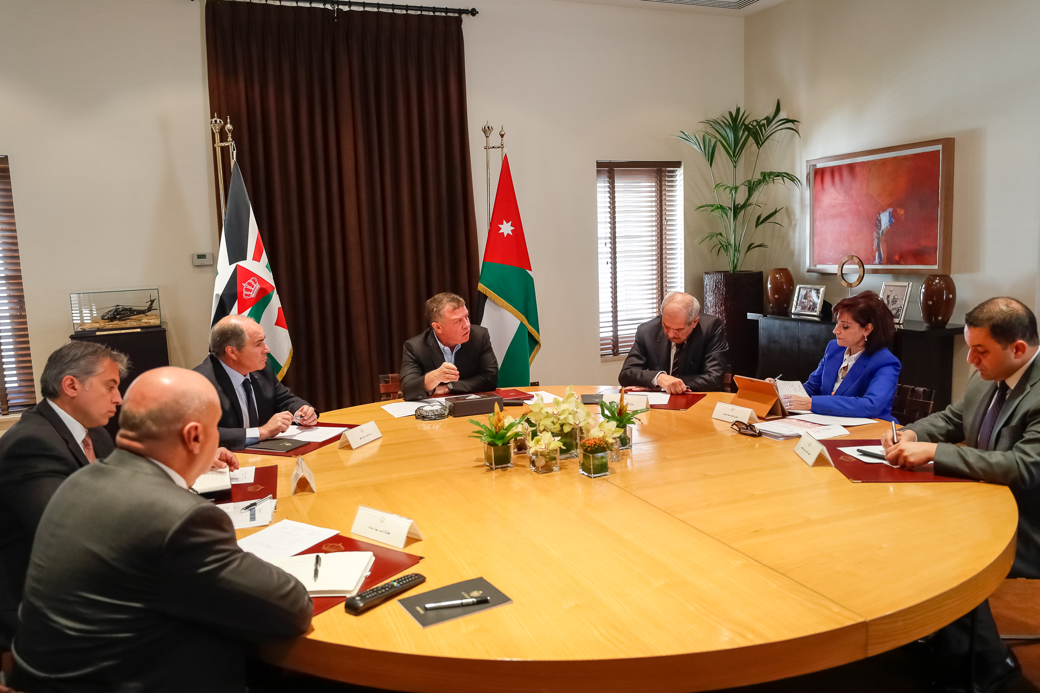 King chairs follow-up meeting on implementation of public sector reform