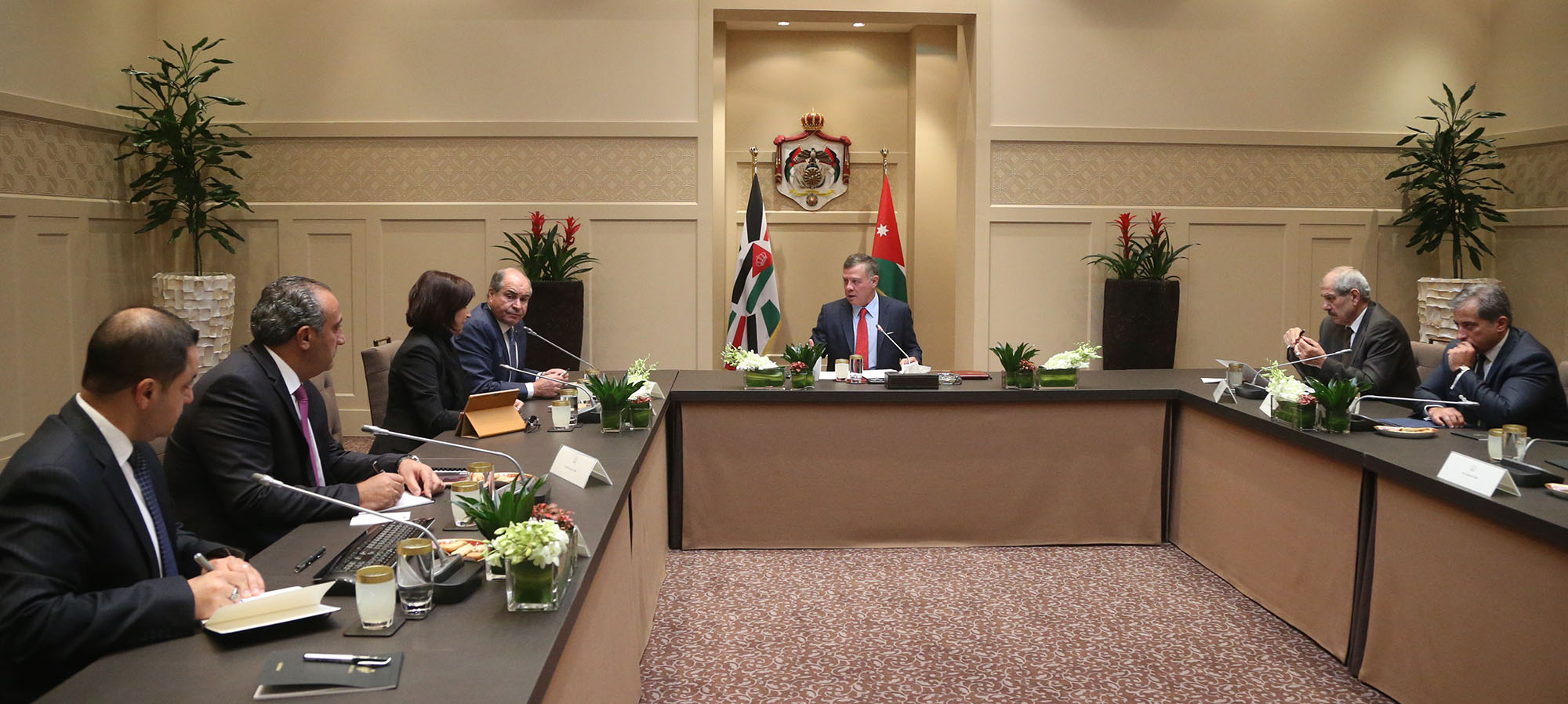 King chairs meeting on developing Amman&rsquo;s business environment