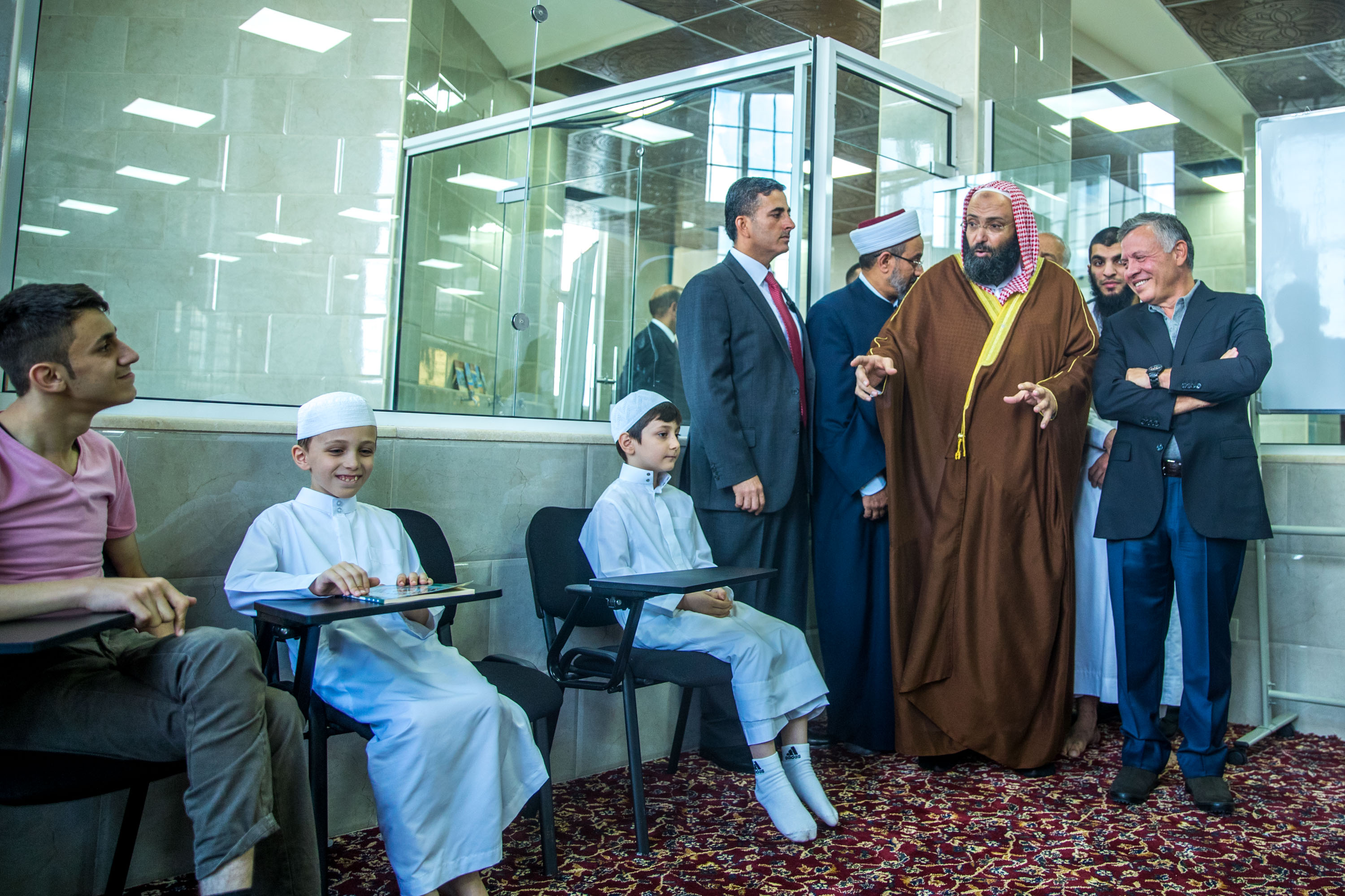 الملك يفتتح مسجد (جامع العرب) في الزرقاء