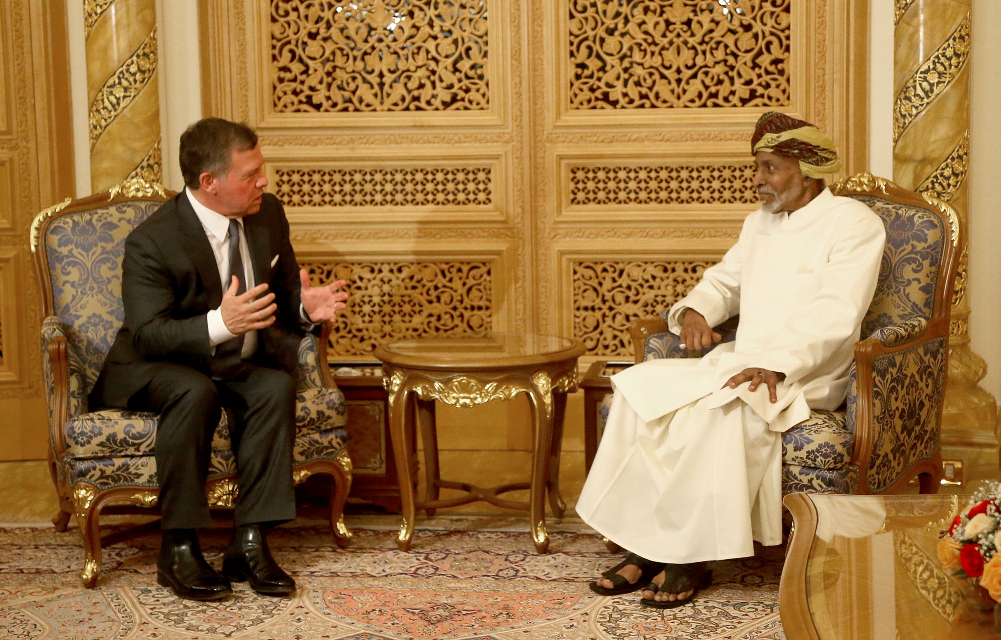 King holds talks with Oman sultan