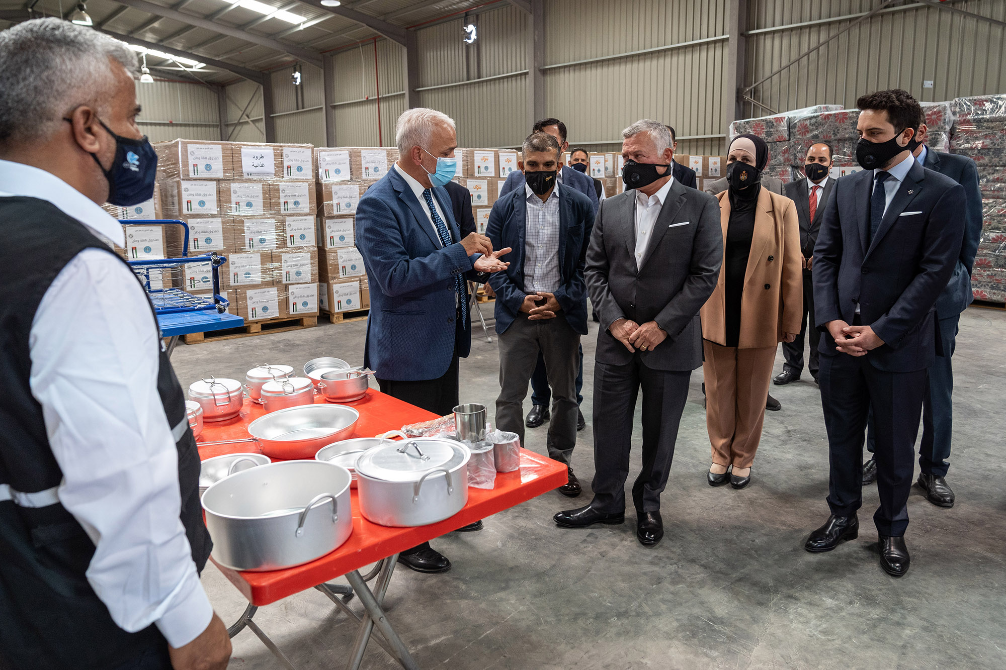 الملك يزور مستودعات الهيئة الخيرية الأردنية الهاشمية في الغباوي