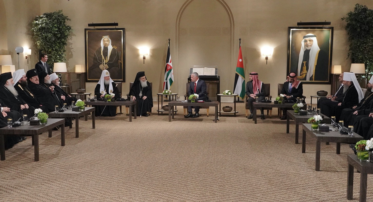 الملك يستقبل المشاركين في لقاء البطاركة الأرثوذكس في عمان