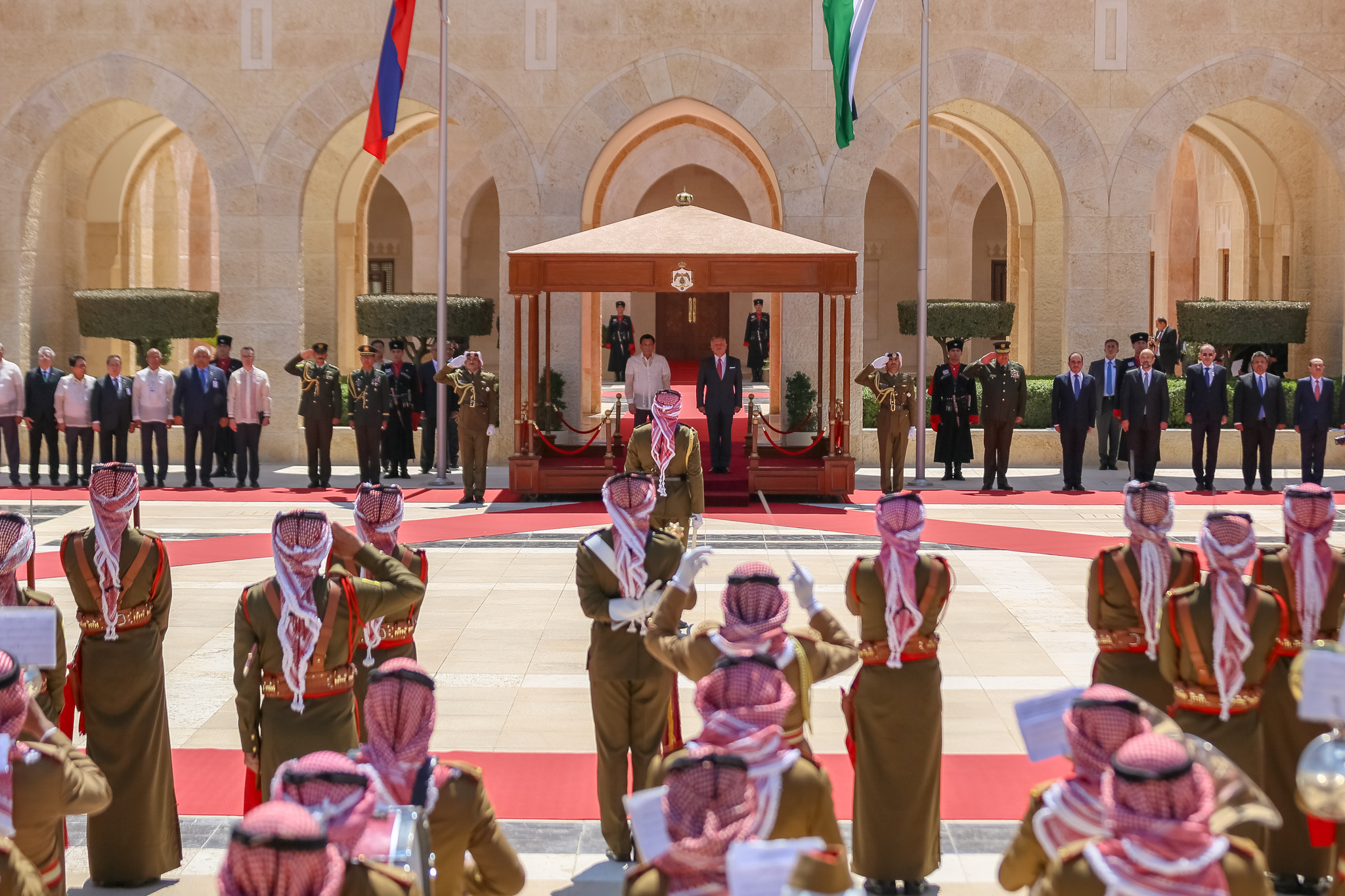  الملك والرئيس الفلبيني يجريان مباحثات في قصر الحسينية