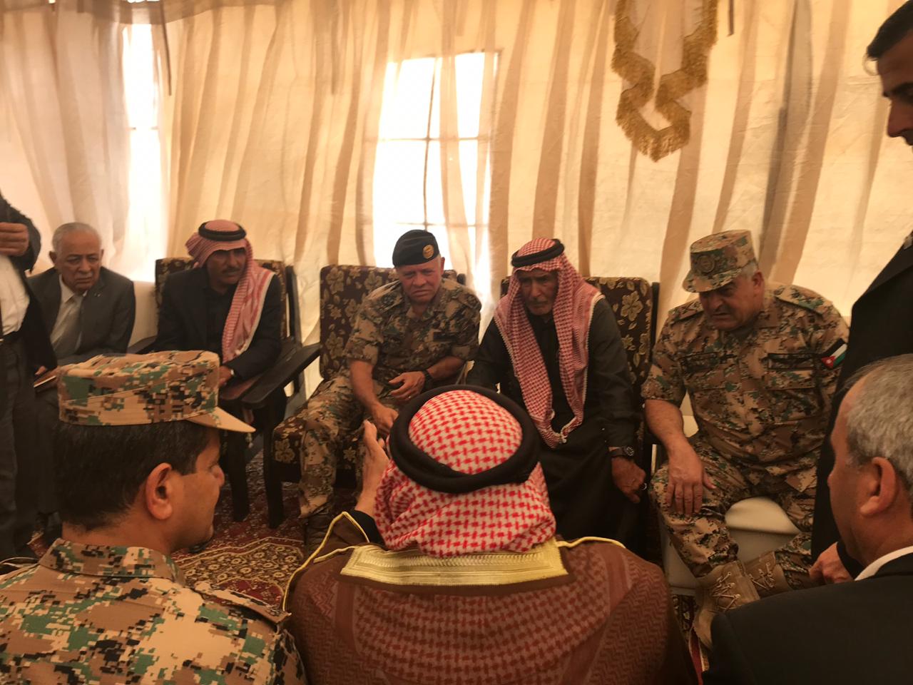 الملك يقدم واجب العزاء بالشهيد هشام العقاربة