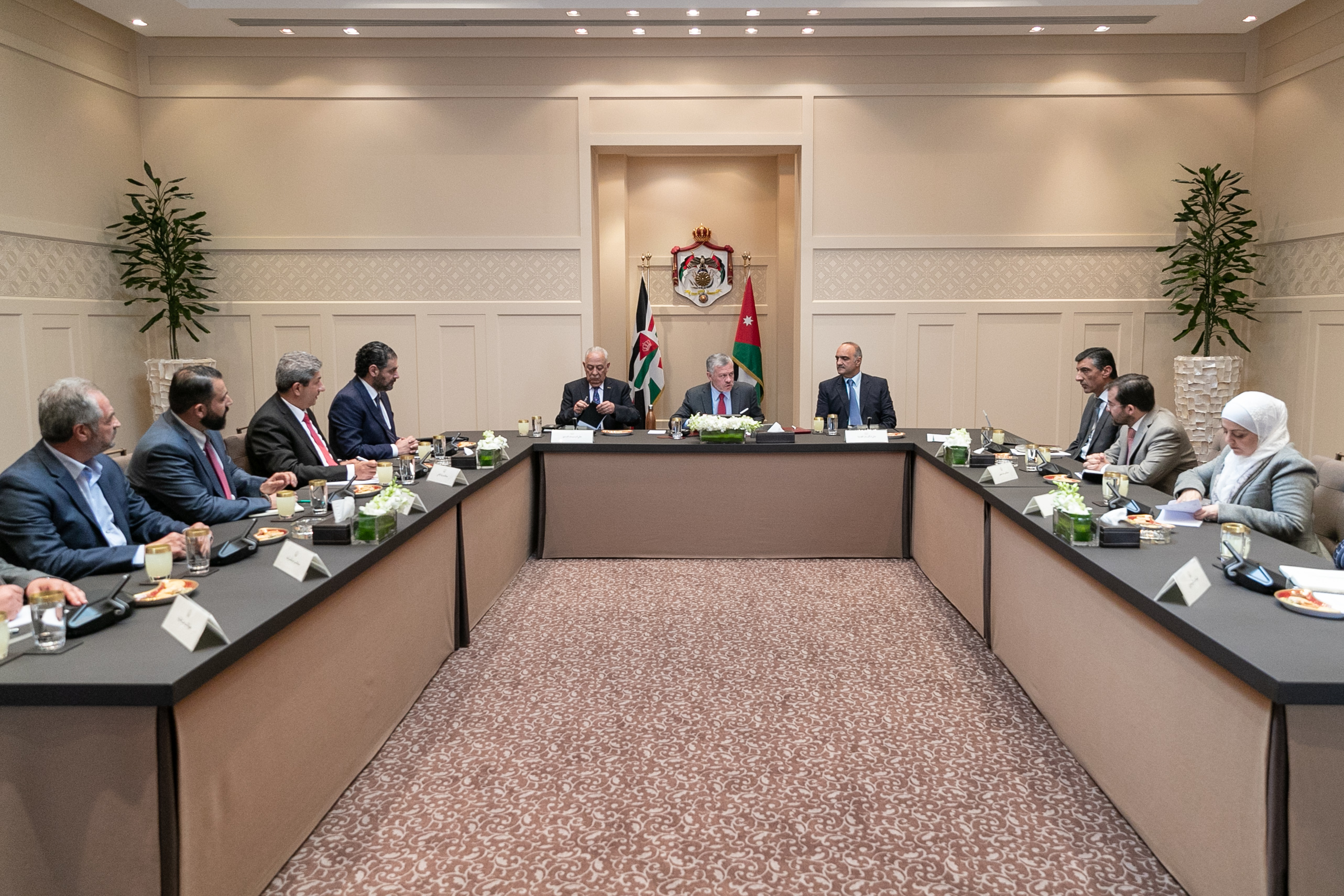 الملك يلتقي ممثلين عن القطاع الخاص