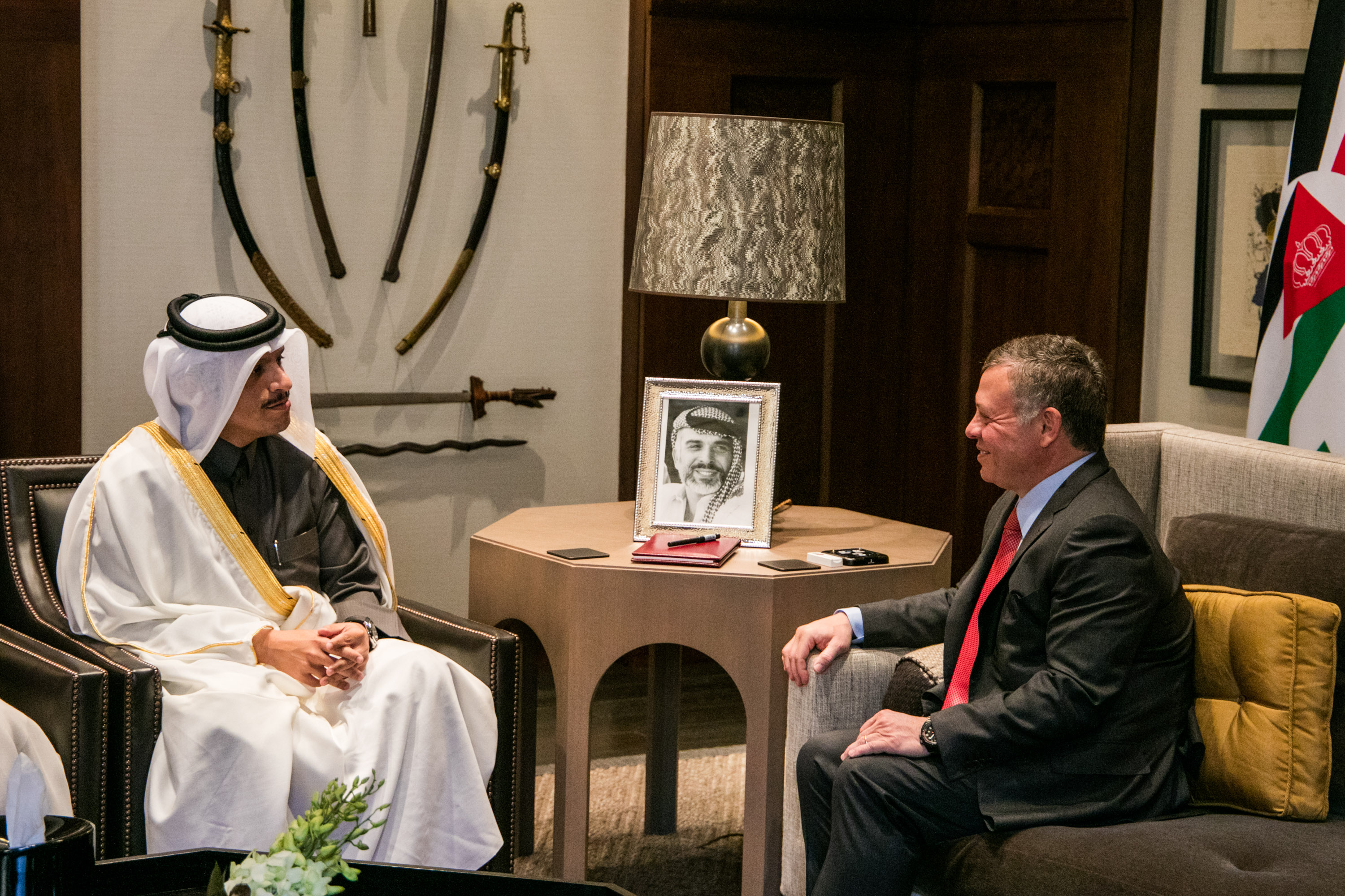 King receives Qatari foreign minister