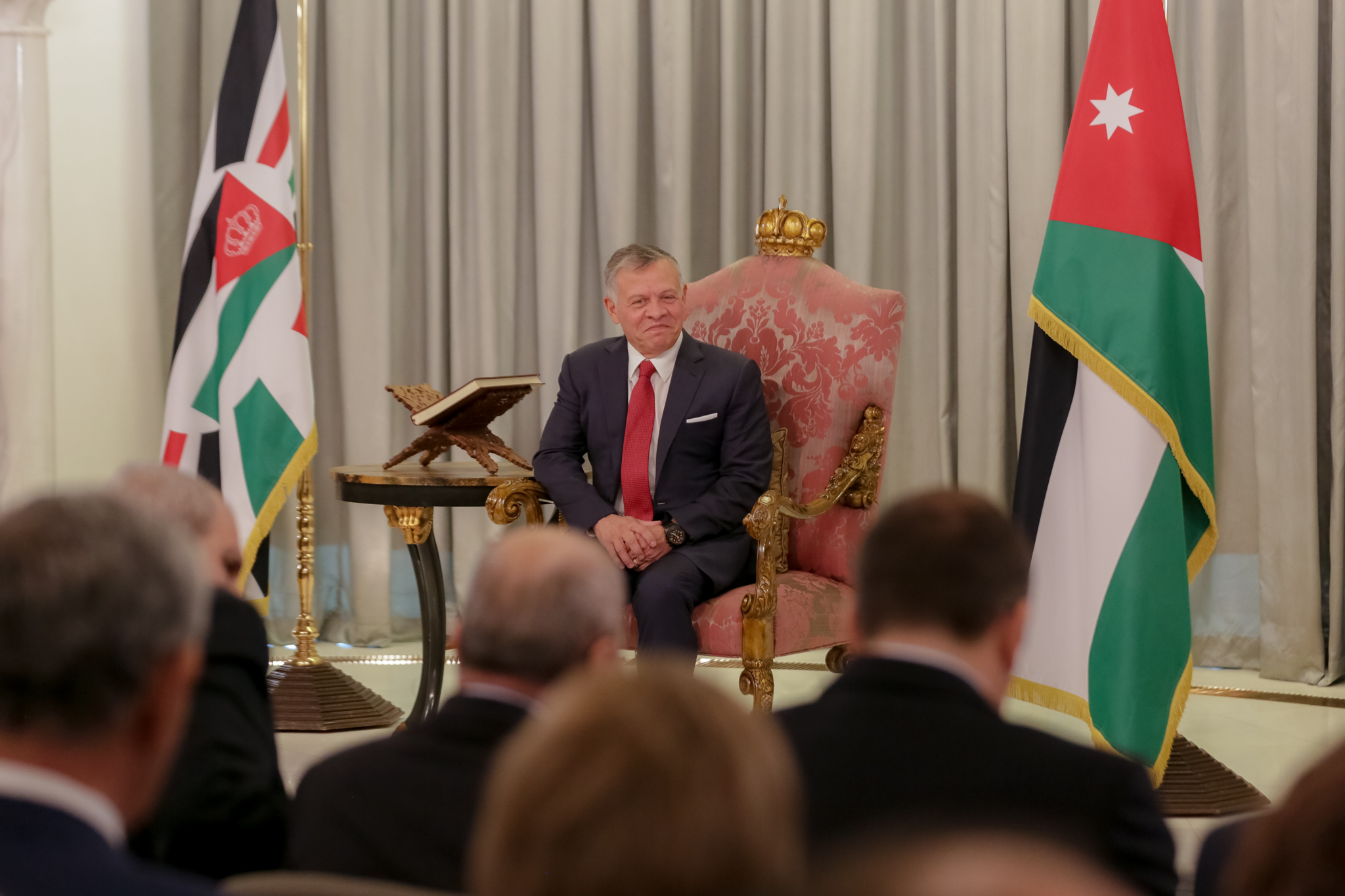 الملك يستمع إلى رد مجلس الامة على خطاب العرش السامي