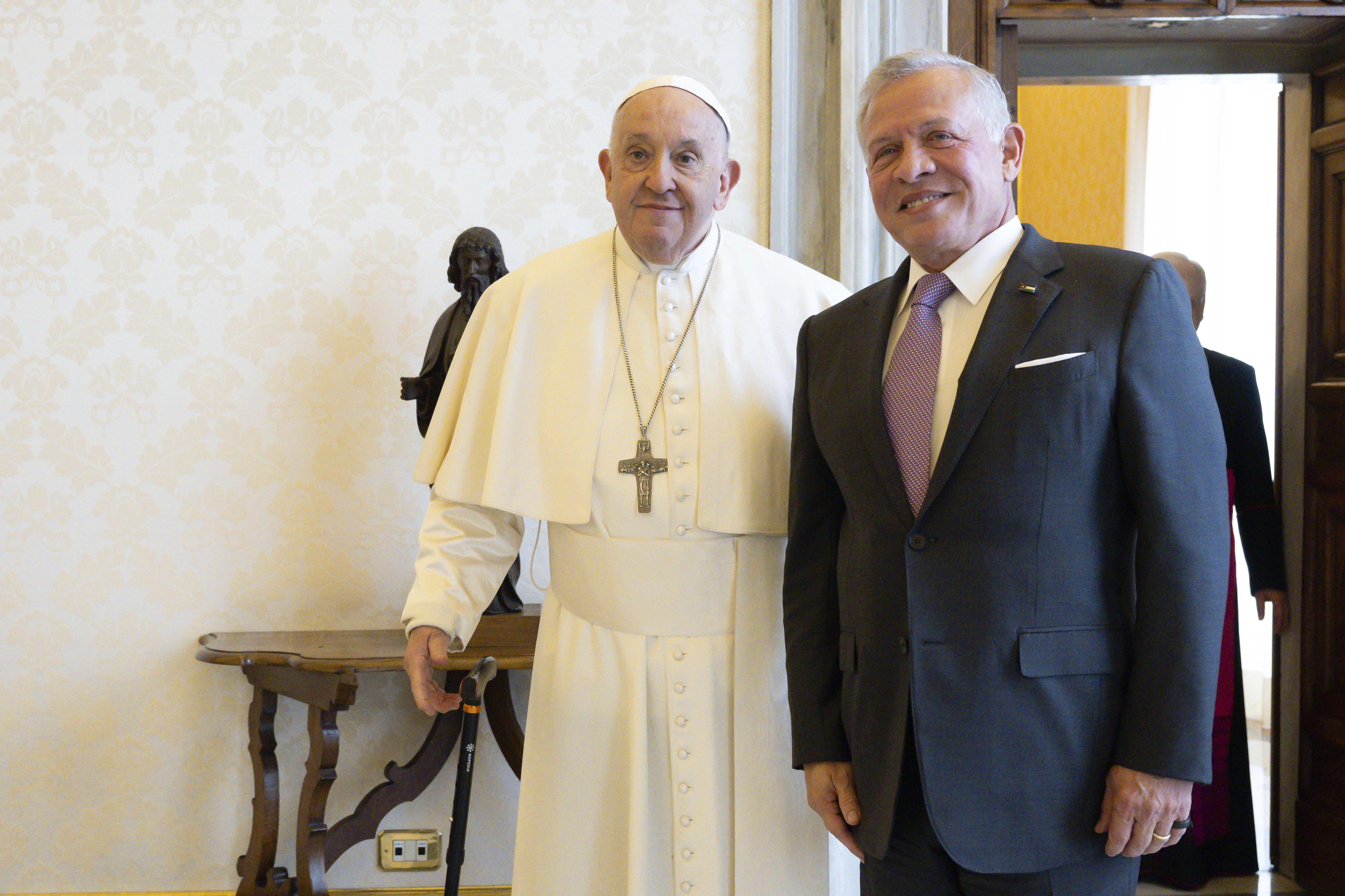 King meets Pope Francis, reaffirms Jordan&rsquo;s commitment to its religious, historical role in safeguarding Jerusalem&rsquo;s holy sites