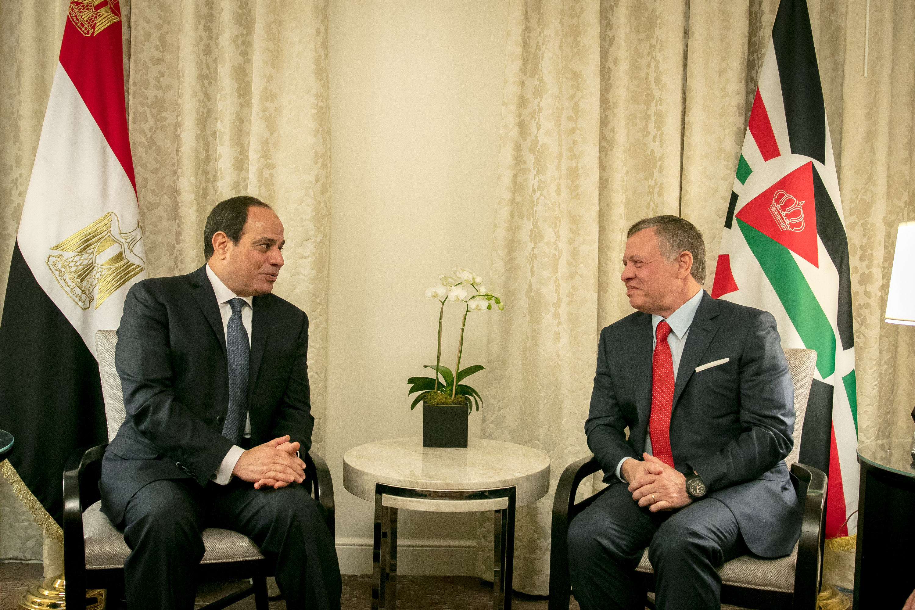 King meets Egyptian president in Washington